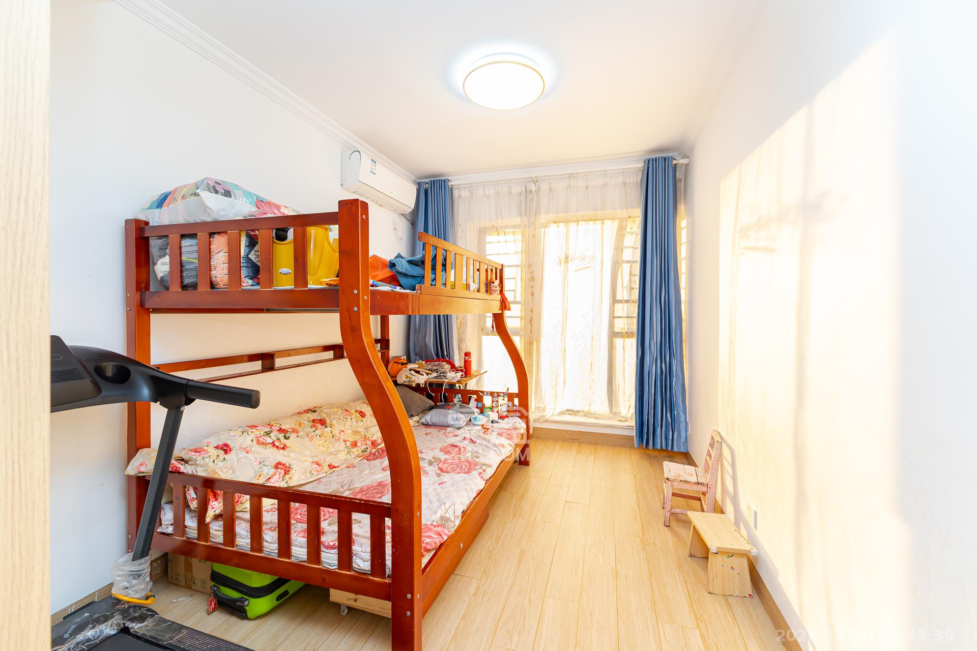 润和又一城  3室2厅1卫    68.5万卧室