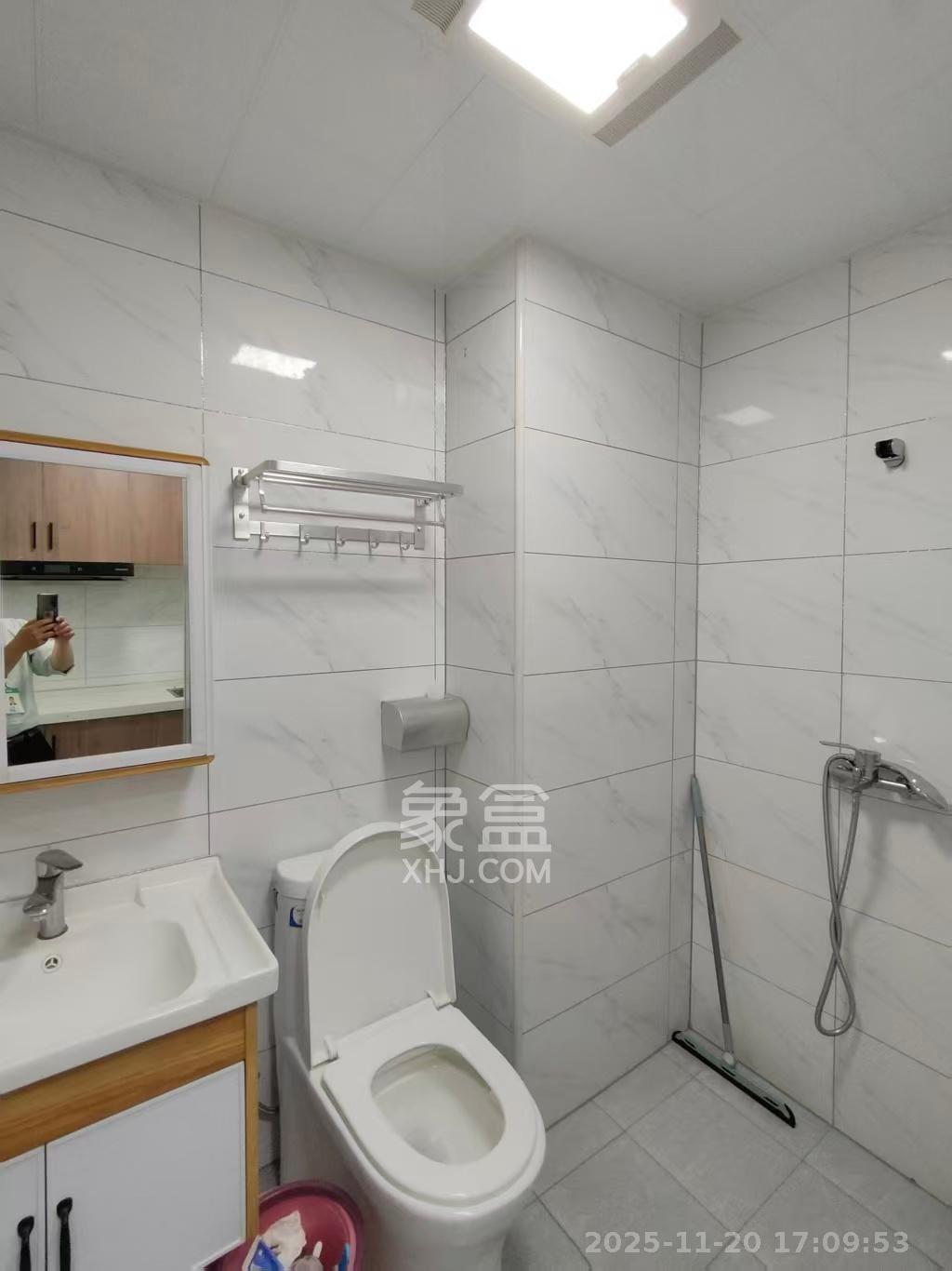 东盈商业广场(华泉城市广场) 1室0厅1卫 1800.0元/月 东盈商业广场(华泉城市广场) 1室0厅1卫 1800.0元/月室内图