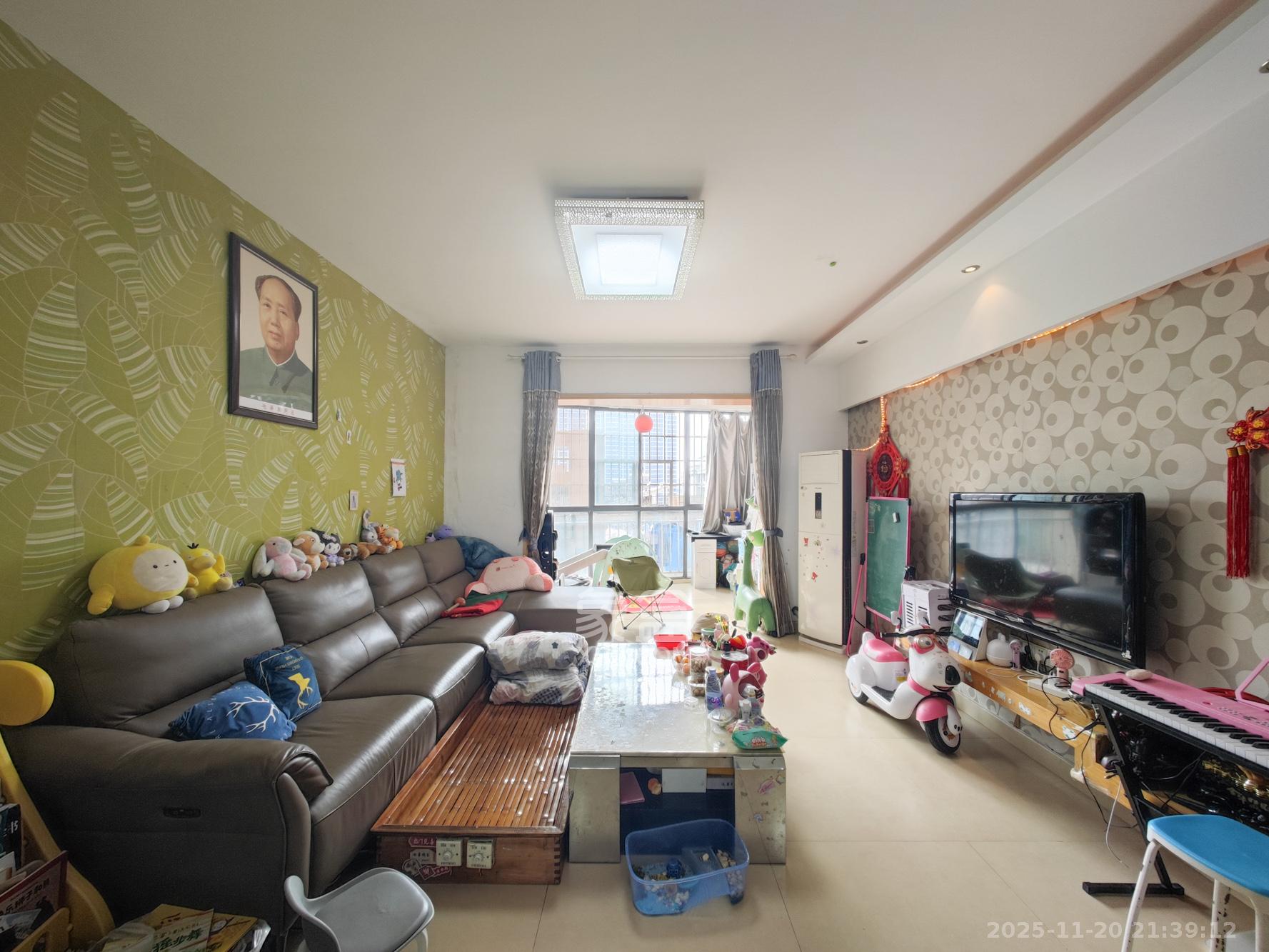 天赐良园 3室2厅0卫 88.0万 天赐良园 3室2厅0卫 88.0万客厅