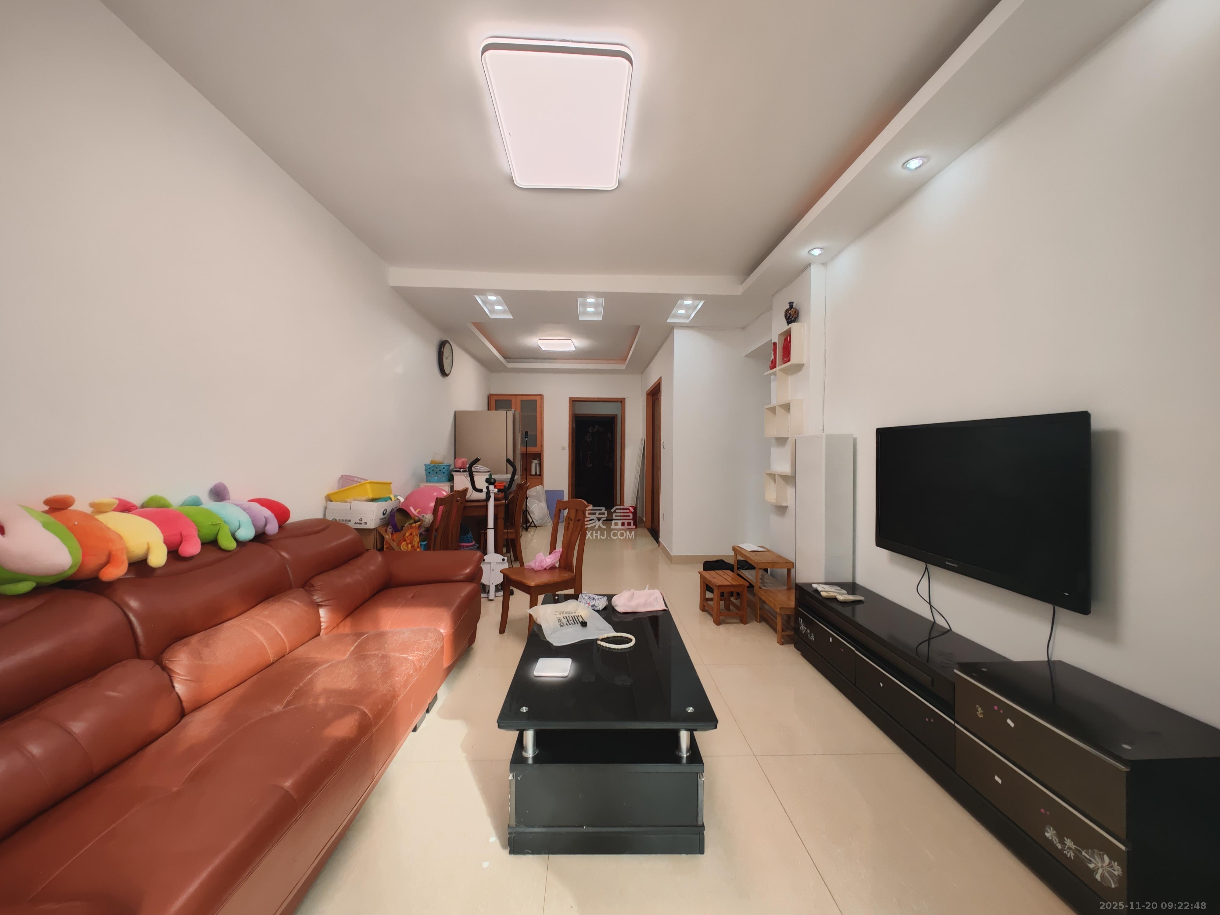 米兰春天  3室2厅1卫    1800.0元/月室内图