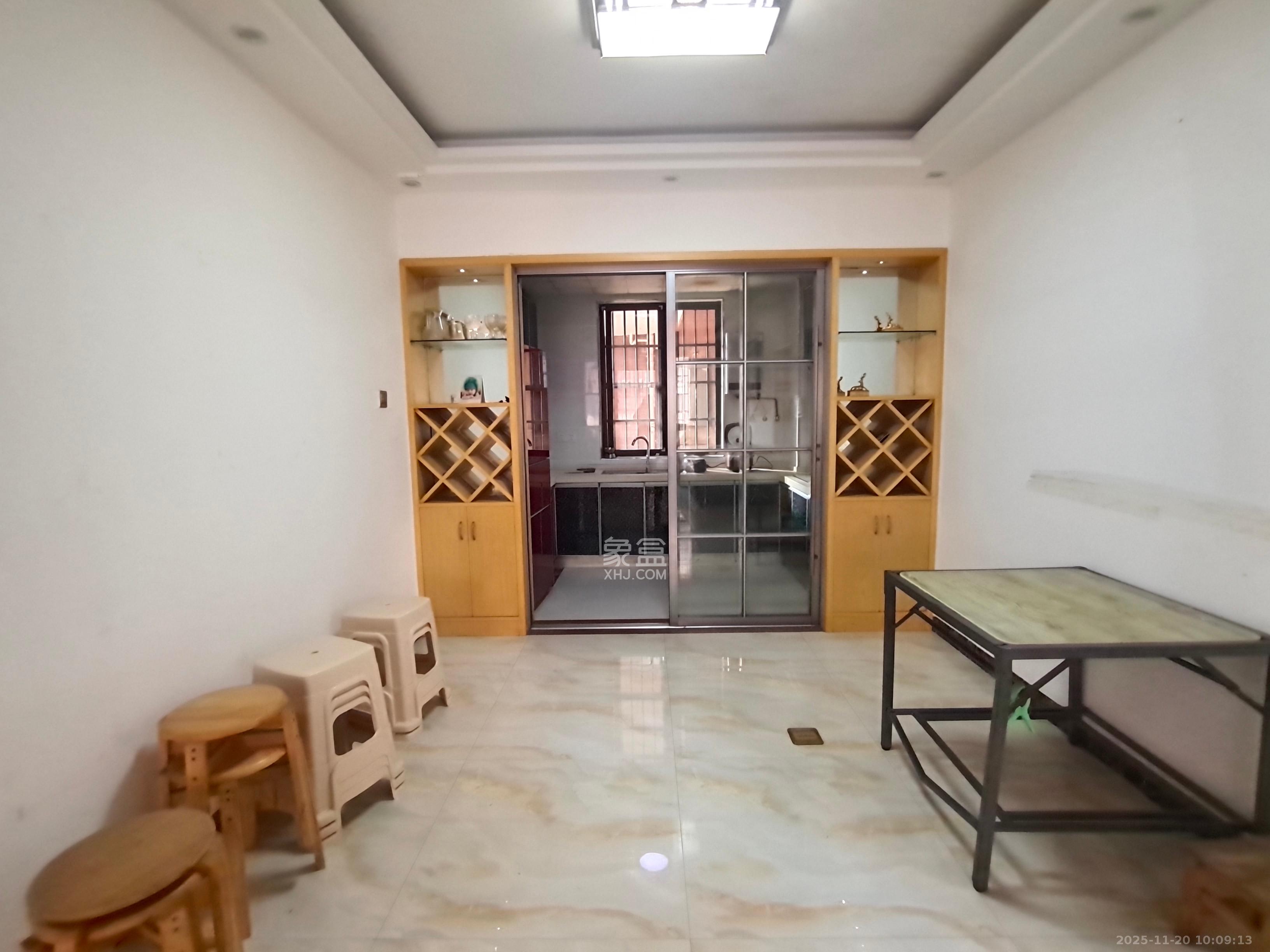 新城国际花都  3室2厅1卫    1500.0元/月室内图