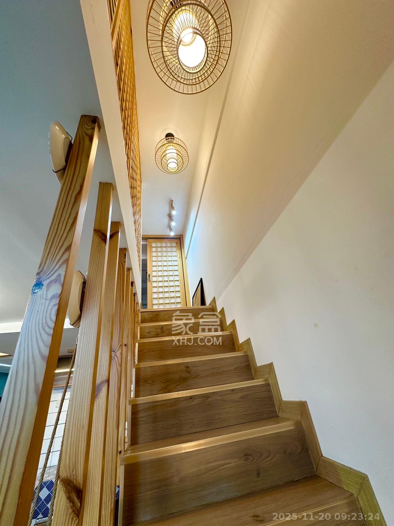 荣盛花语书苑  2室1厅2卫    2700.0元/月室内图