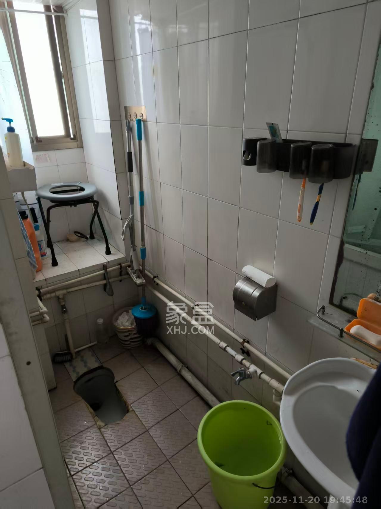 国庆新村  2室1厅1卫    1300.0元/月室内图