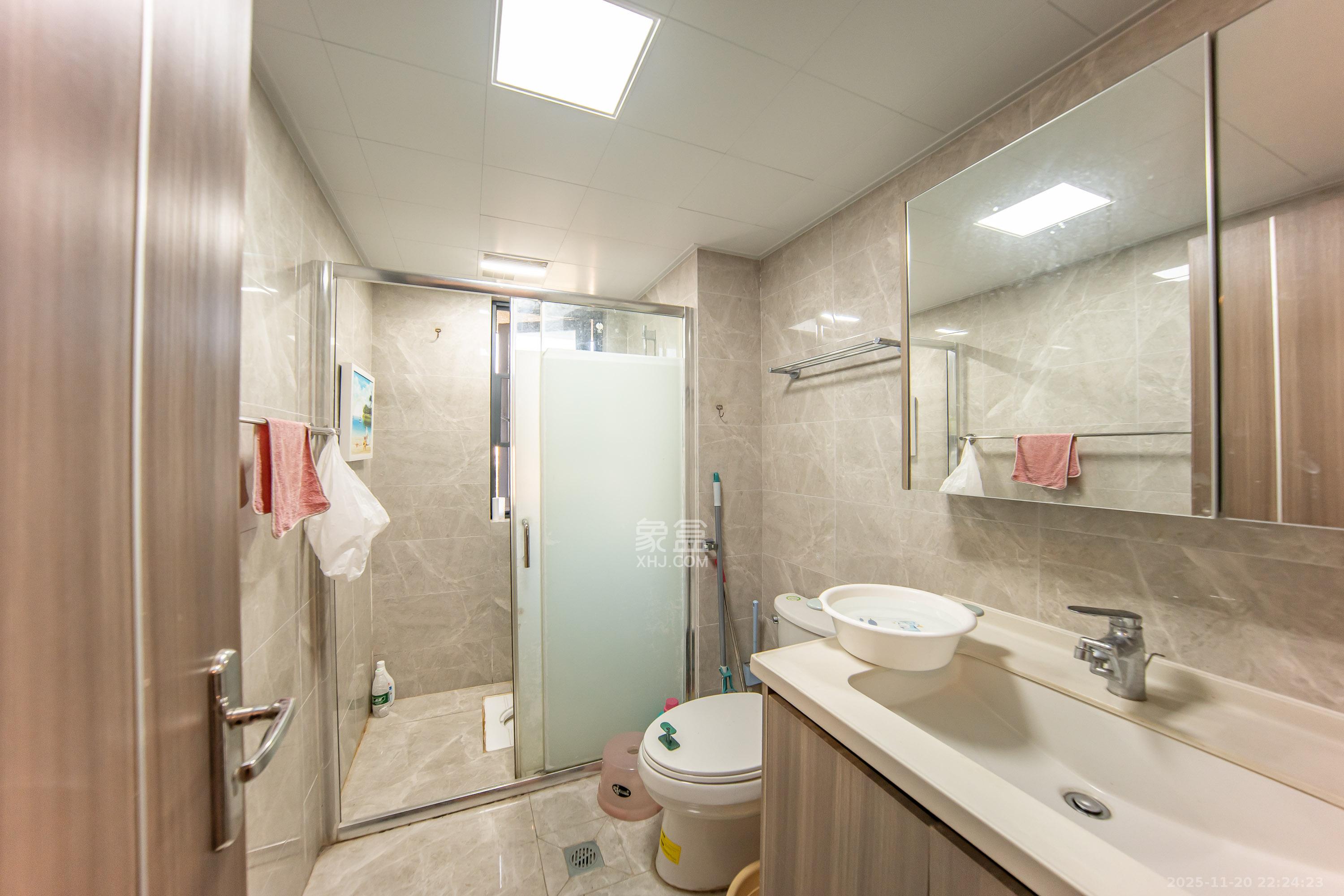 中海阅麓山一期 4室2厅2卫 198.0万 中海阅麓山一期 4室2厅2卫 198.0万卫生间