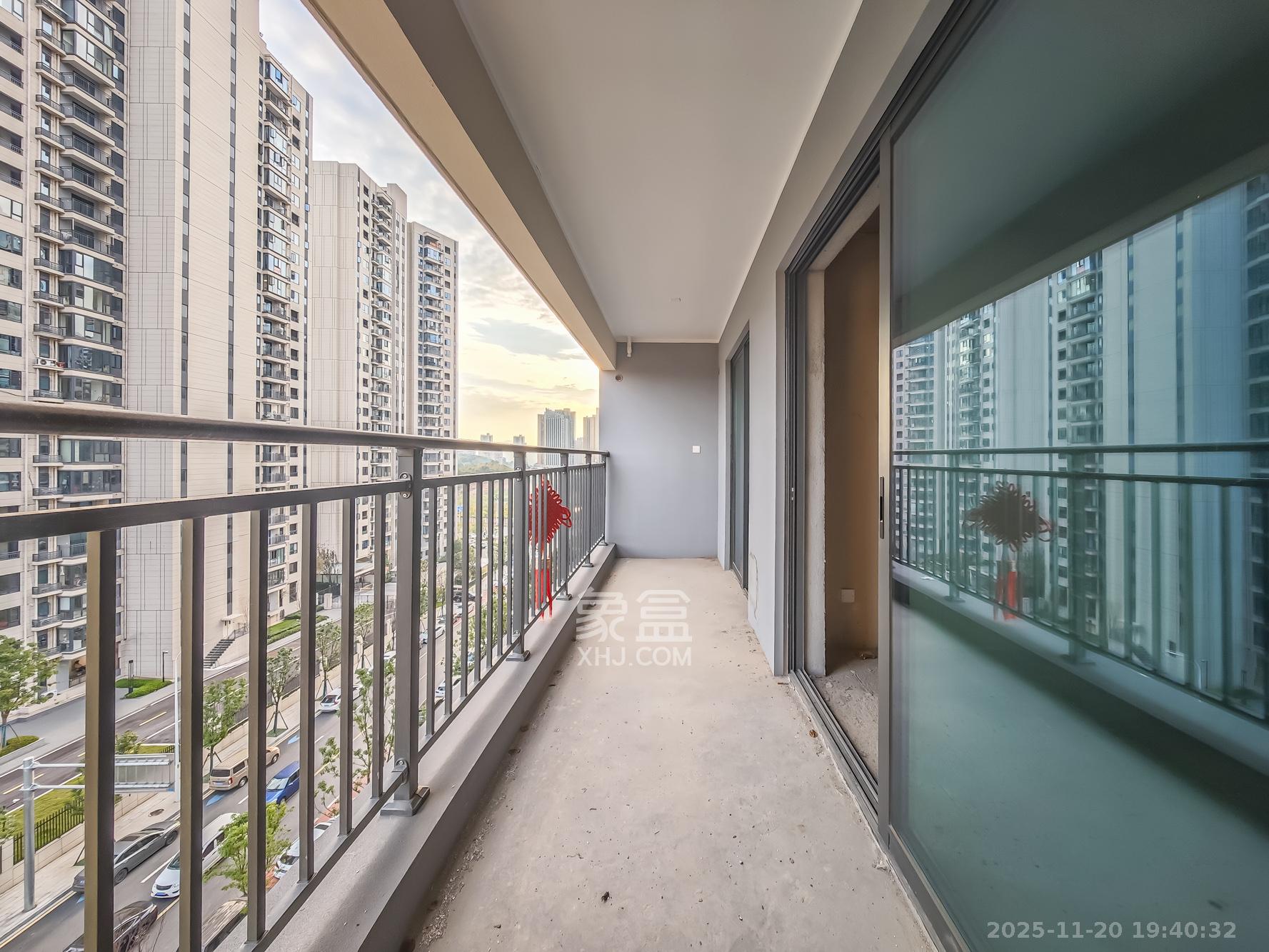 长沙北中心保利时代G区  3室2厅1卫    78.0万阳台