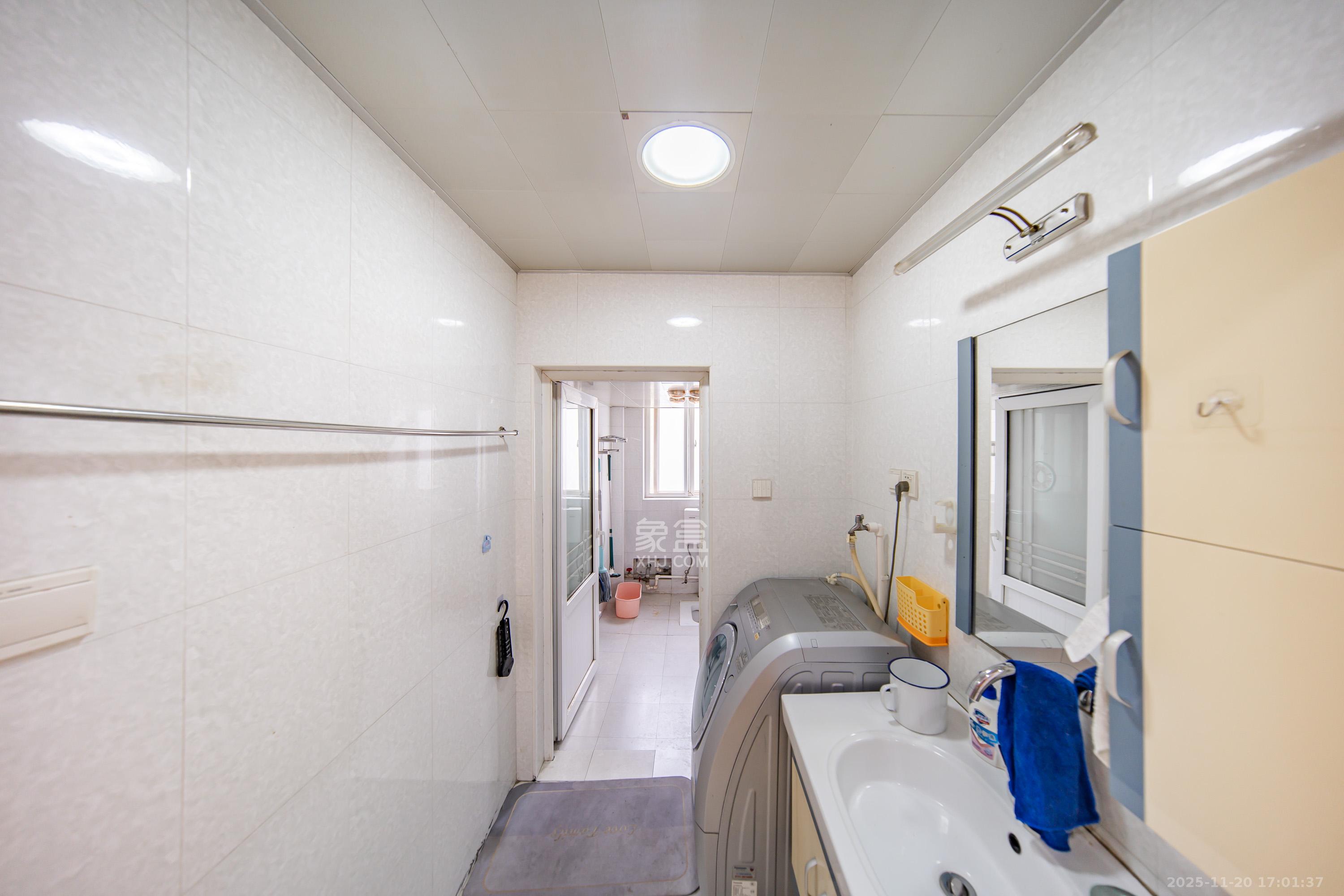 金地园 3室2厅2卫 72.0万 金地园 3室2厅2卫 72.0万卫生间