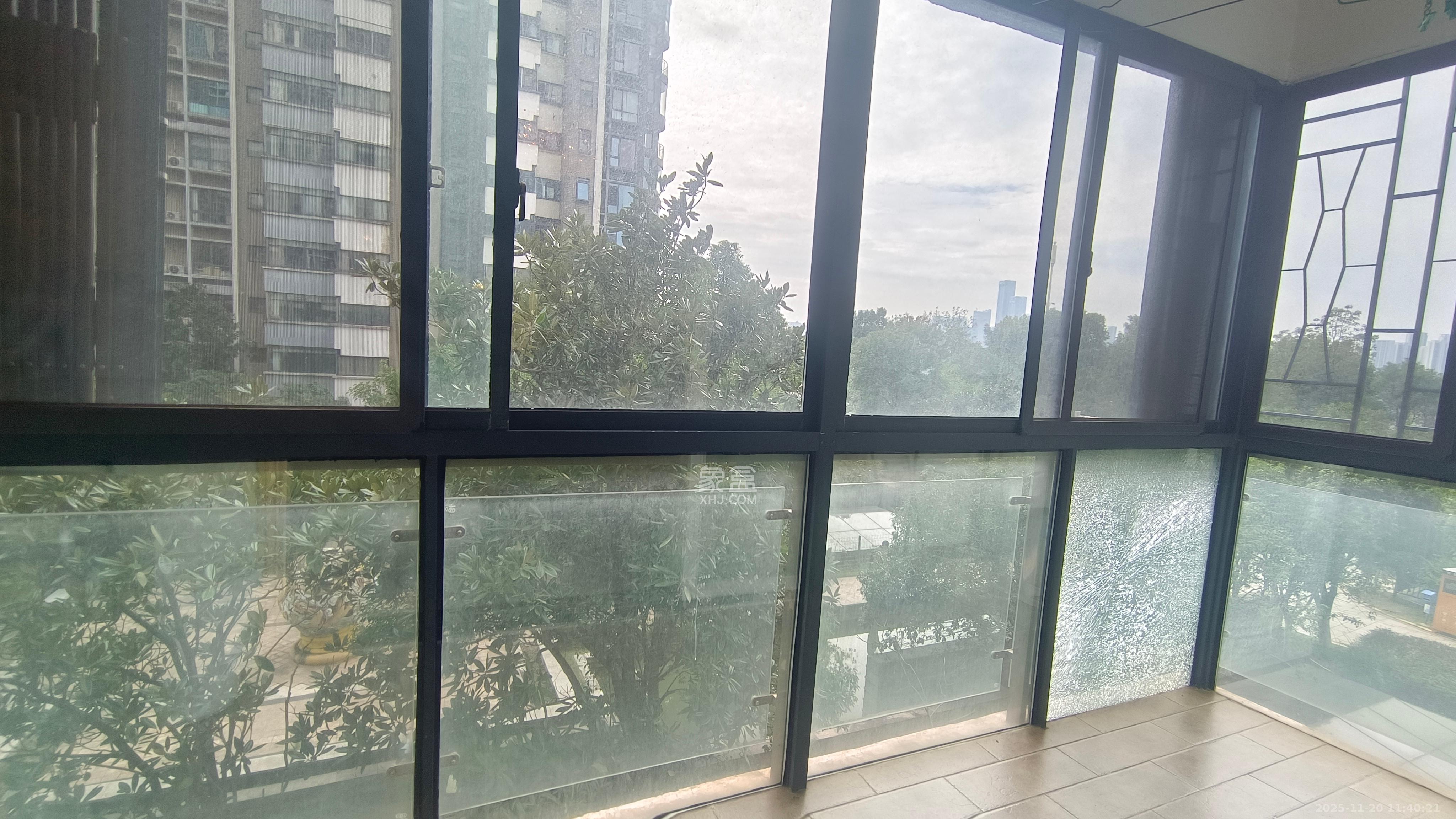 湘江世纪城聚江苑  4室2厅2卫    2900.0元/月室内图