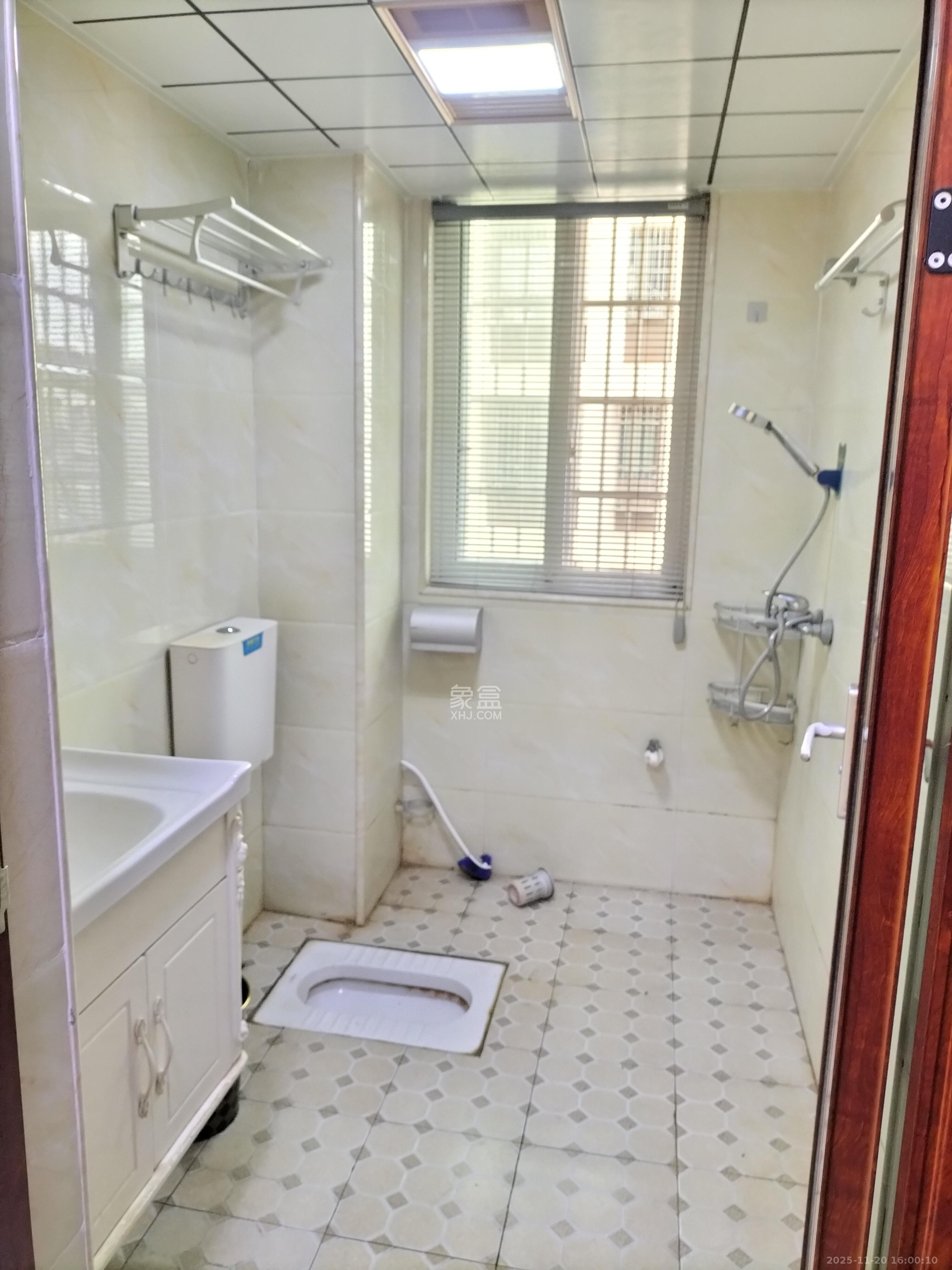 桥头家苑一期 2室2厅1卫 1600.0元/月 桥头家苑一期 2室2厅1卫 1600.0元/月室内图