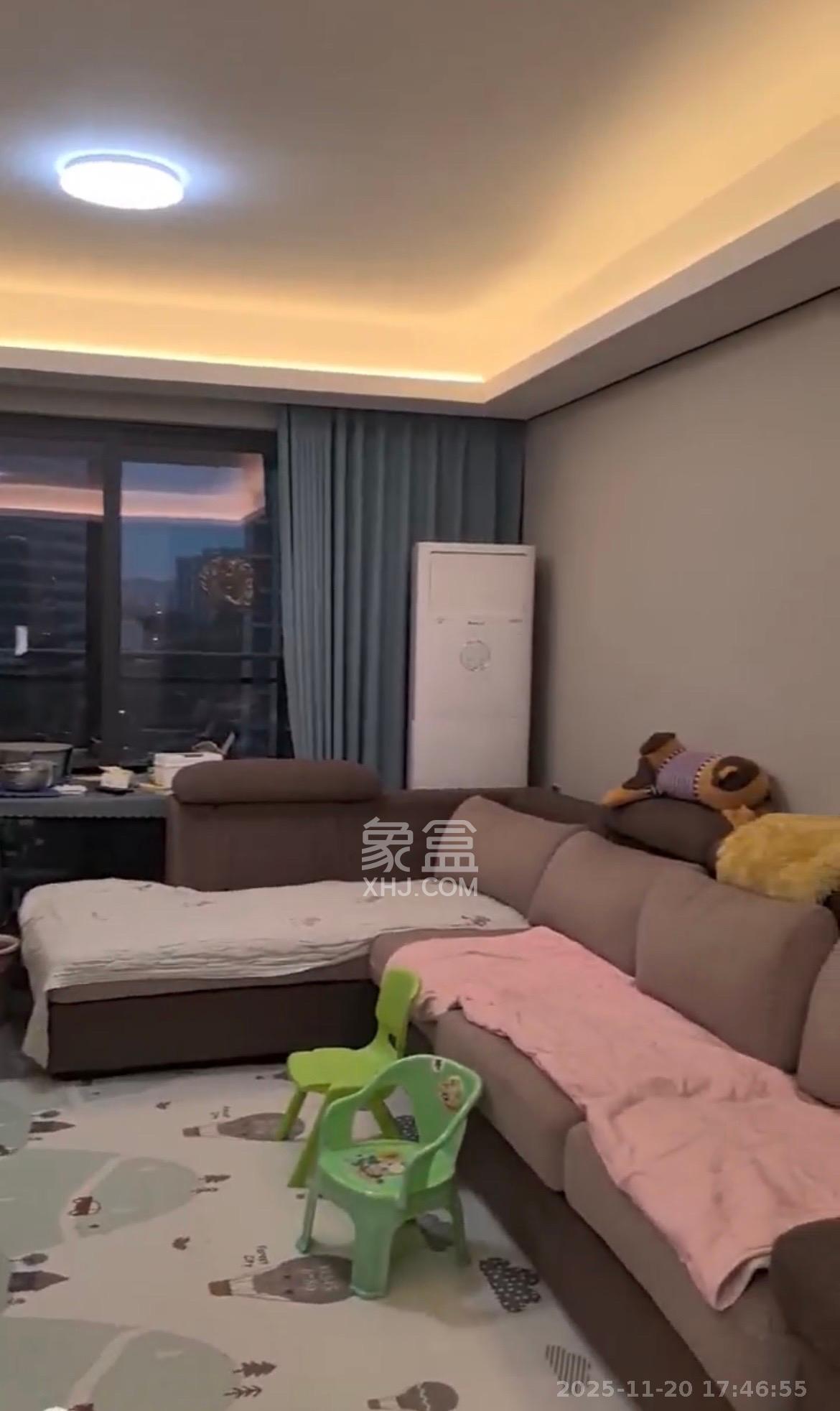 中海阅麓山二期  4室2厅2卫    2800.0元/月