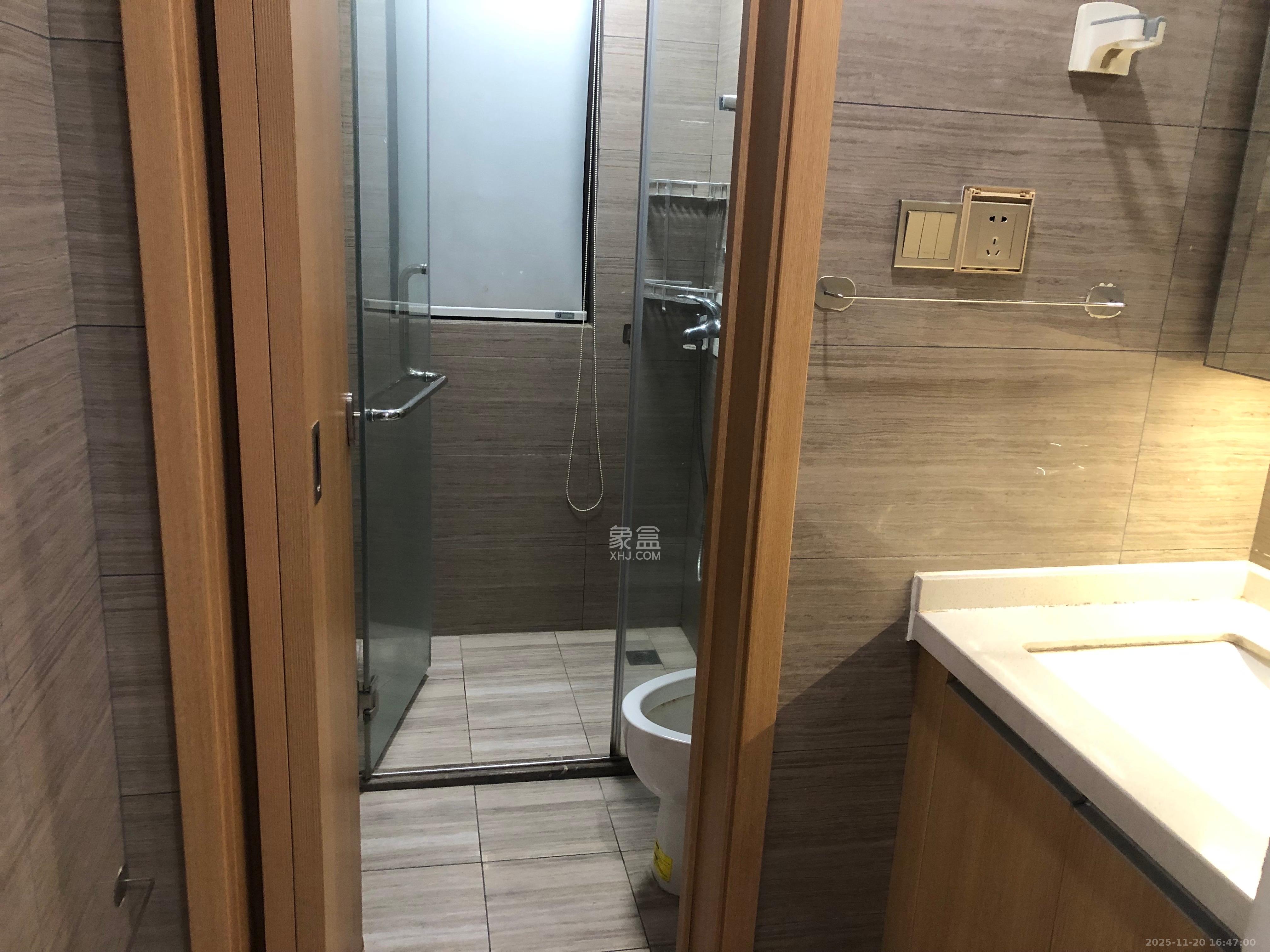 阳光城尚东湾蓝莓苑 3室2厅1卫 2200.0元/月 阳光城尚东湾蓝莓苑 3室2厅1卫 2200.0元/月室内图