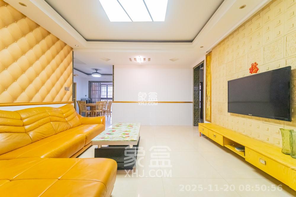 鹏基诺亚山林  3室2厅2卫    2000.0元/月室内图