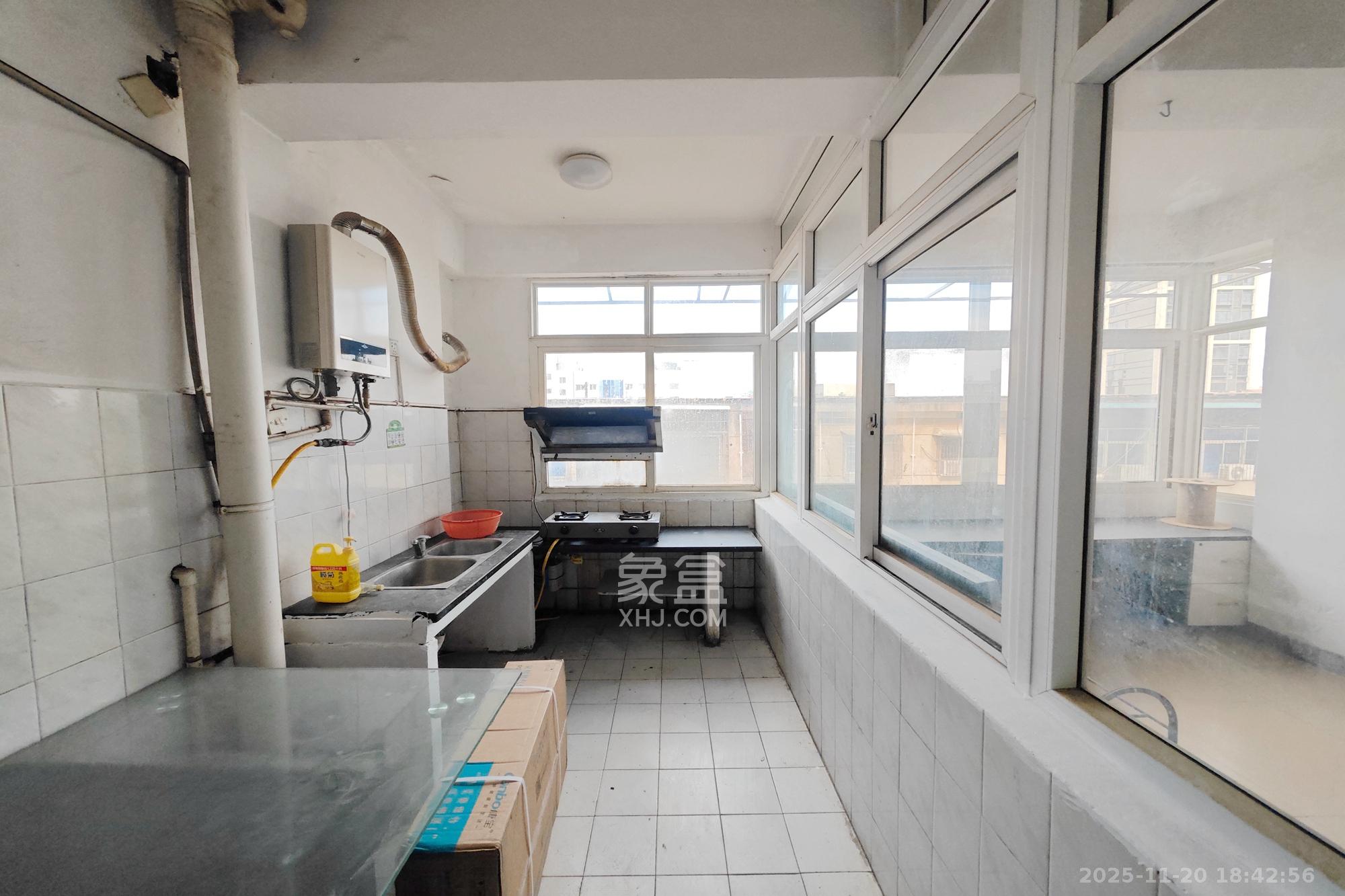 天韵家园  3室2厅2卫    55.0万厨房