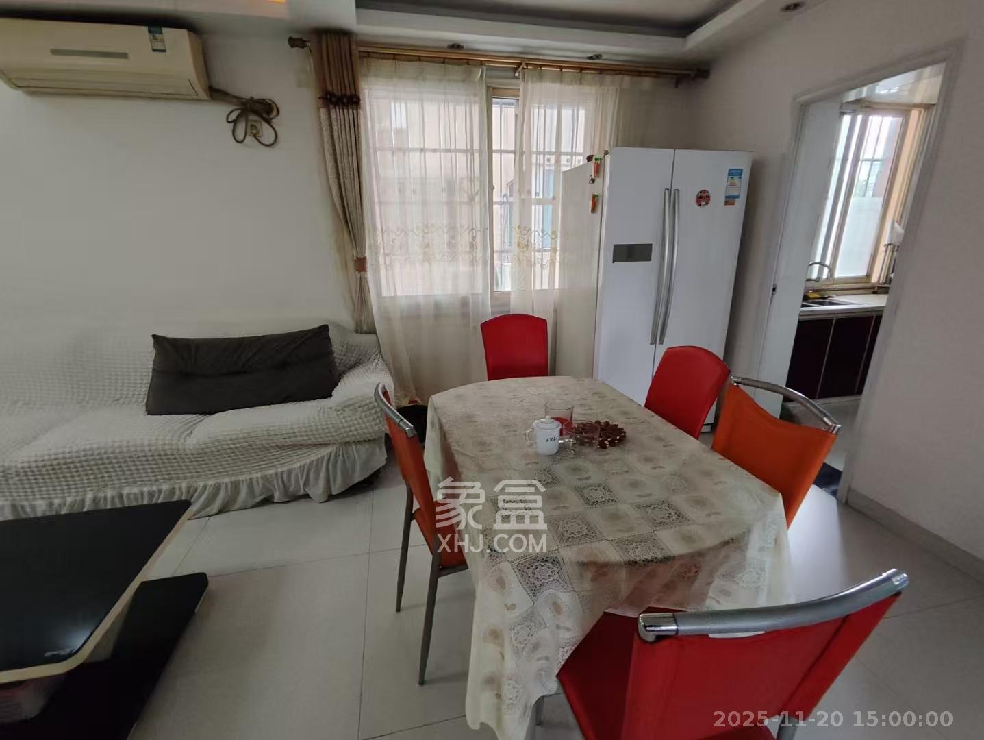 咸嘉花园  3室2厅2卫    2200.0元/月