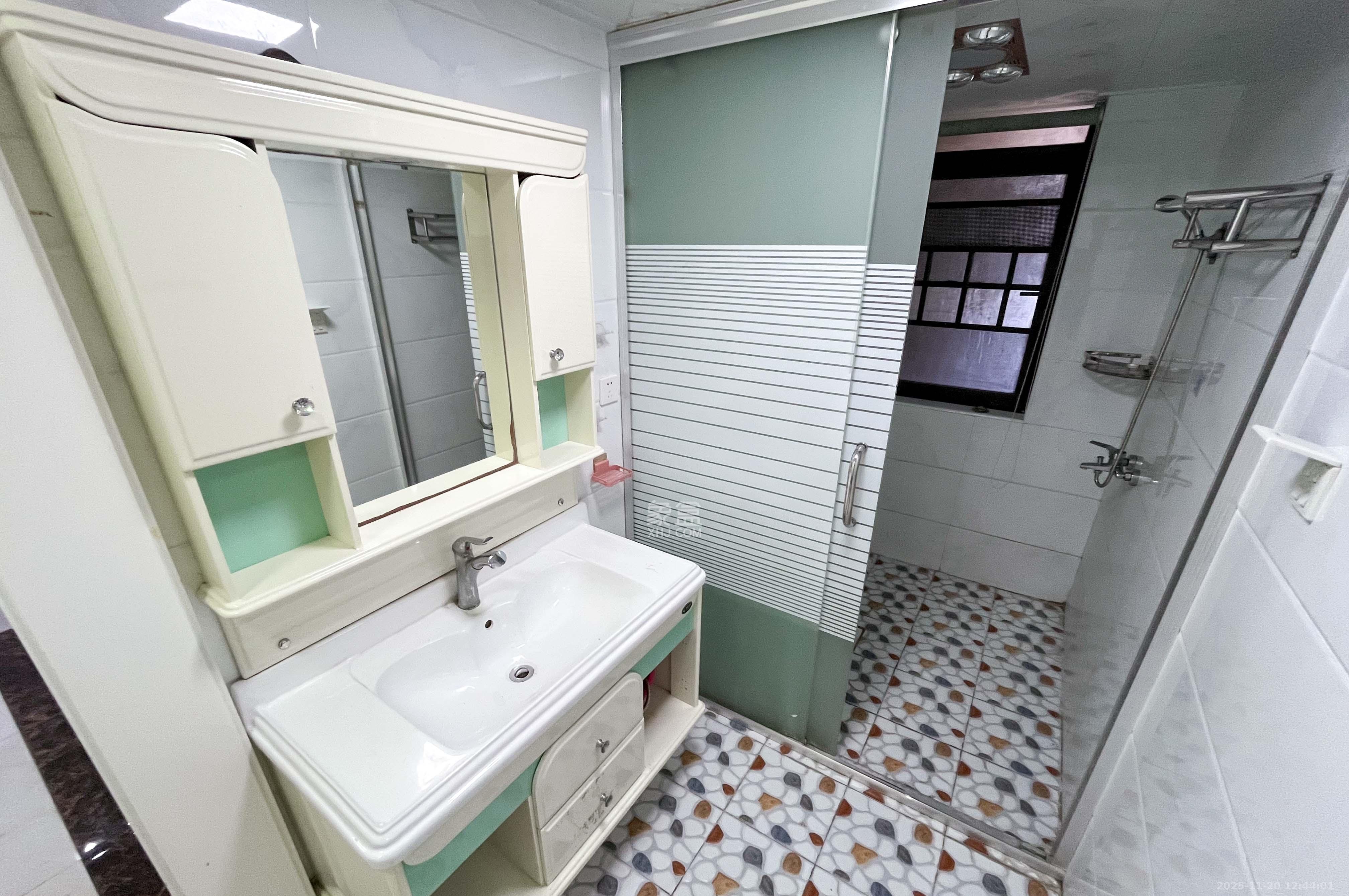 梅溪湖金茂悦(金悦雅苑) 3室2厅2卫 180.0万 梅溪湖金茂悦(金悦雅苑) 3室2厅2卫 180.0万卫生间