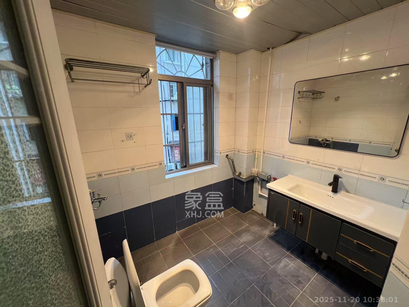 汇城花园  3室2厅2卫    3300.0元/月室内图