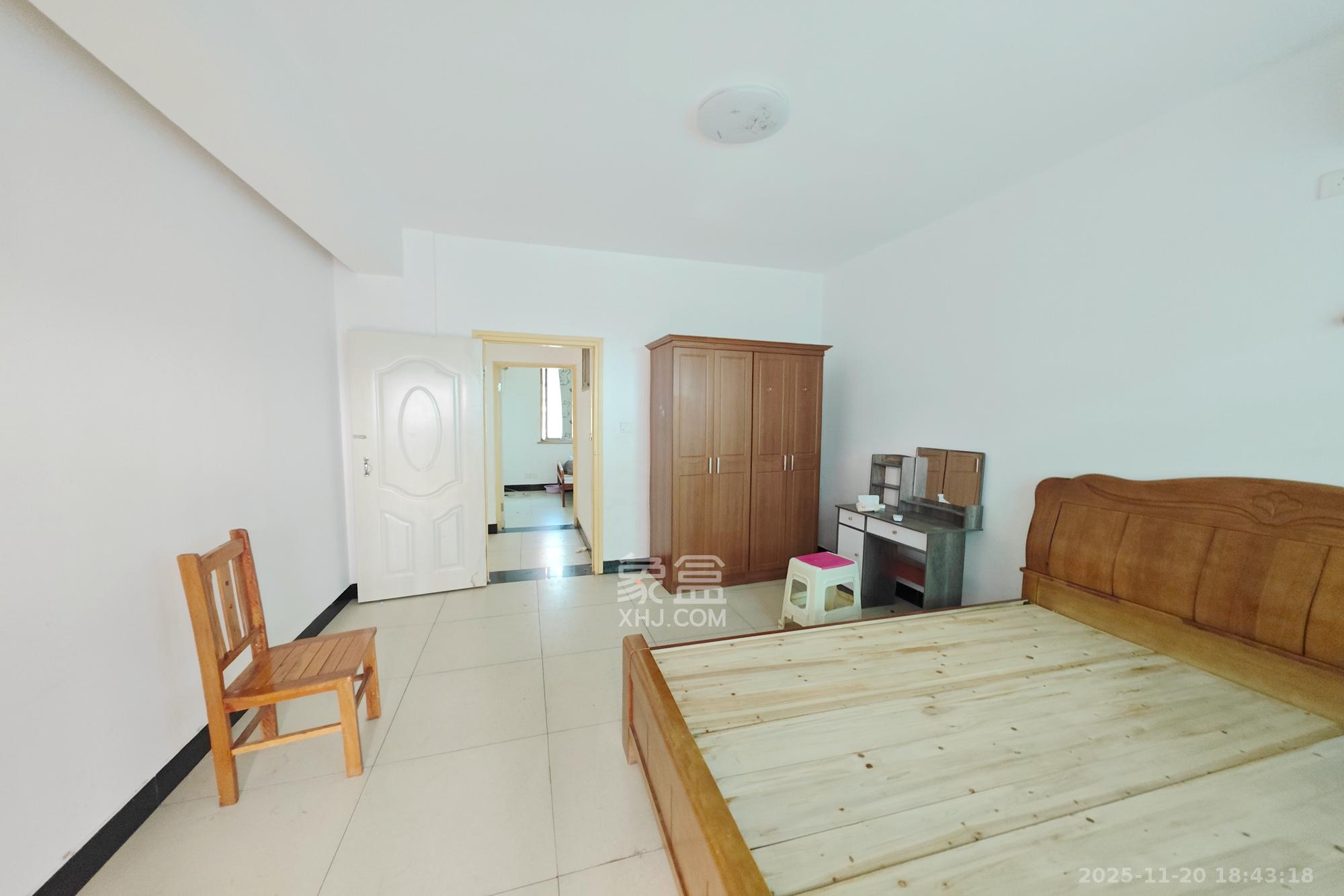 左家塘建材宿舍 3室2厅2卫 39.8万 左家塘建材宿舍 3室2厅2卫 39.8万卧室