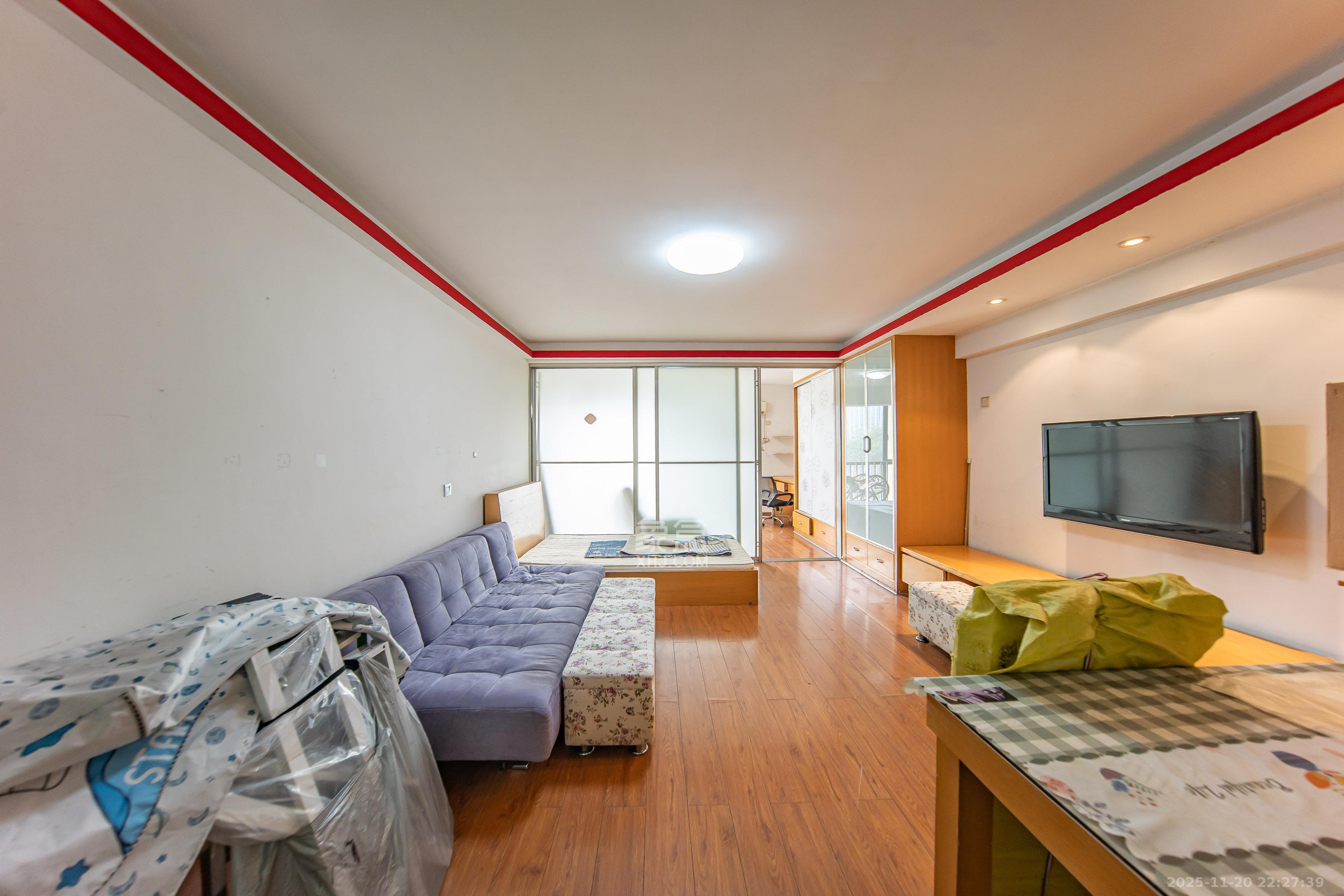 阳光100二期 1室1厅1卫 38.0万 阳光100二期 1室1厅1卫 38.0万客厅