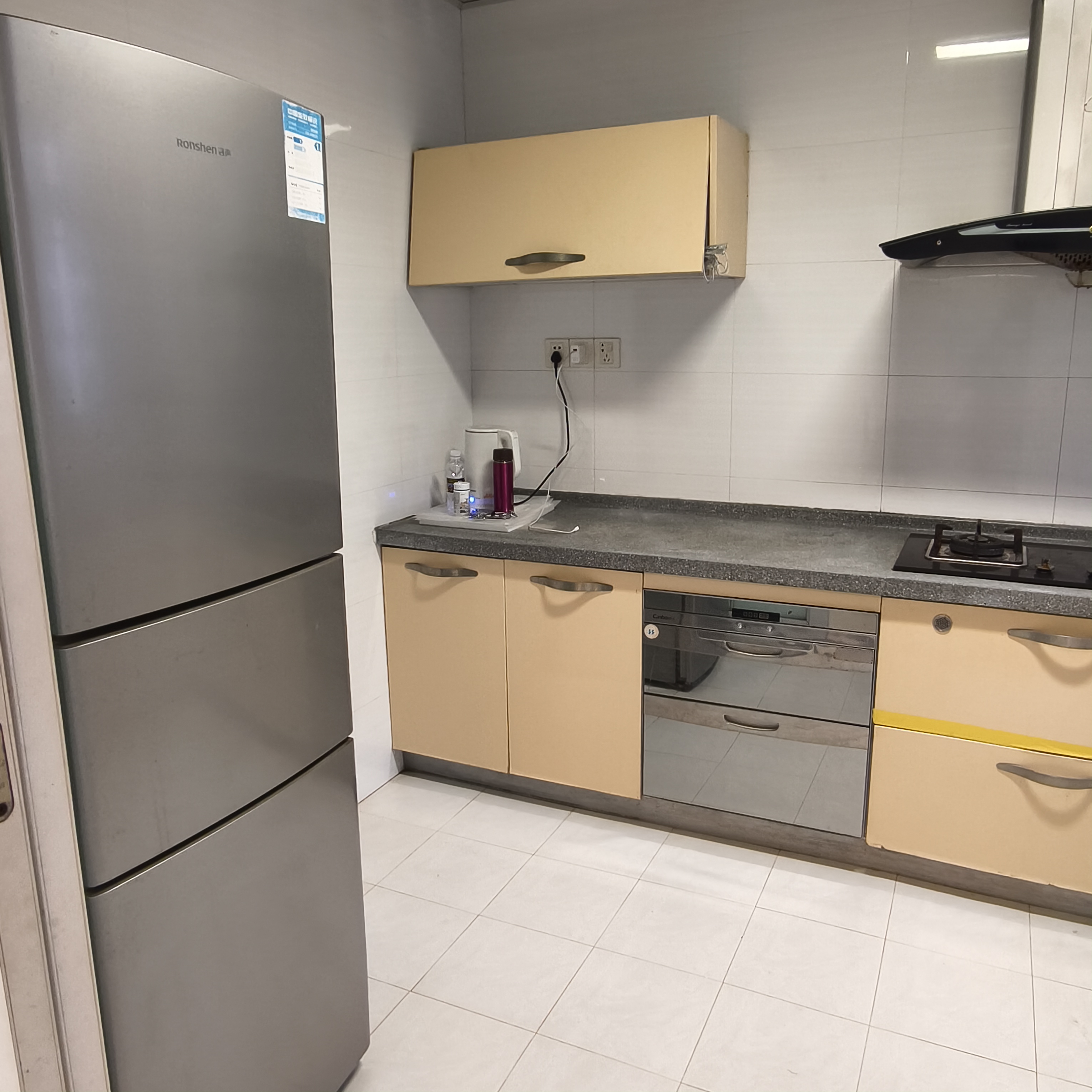 八一小区  3室2厅2卫    3300.0元/月室内图