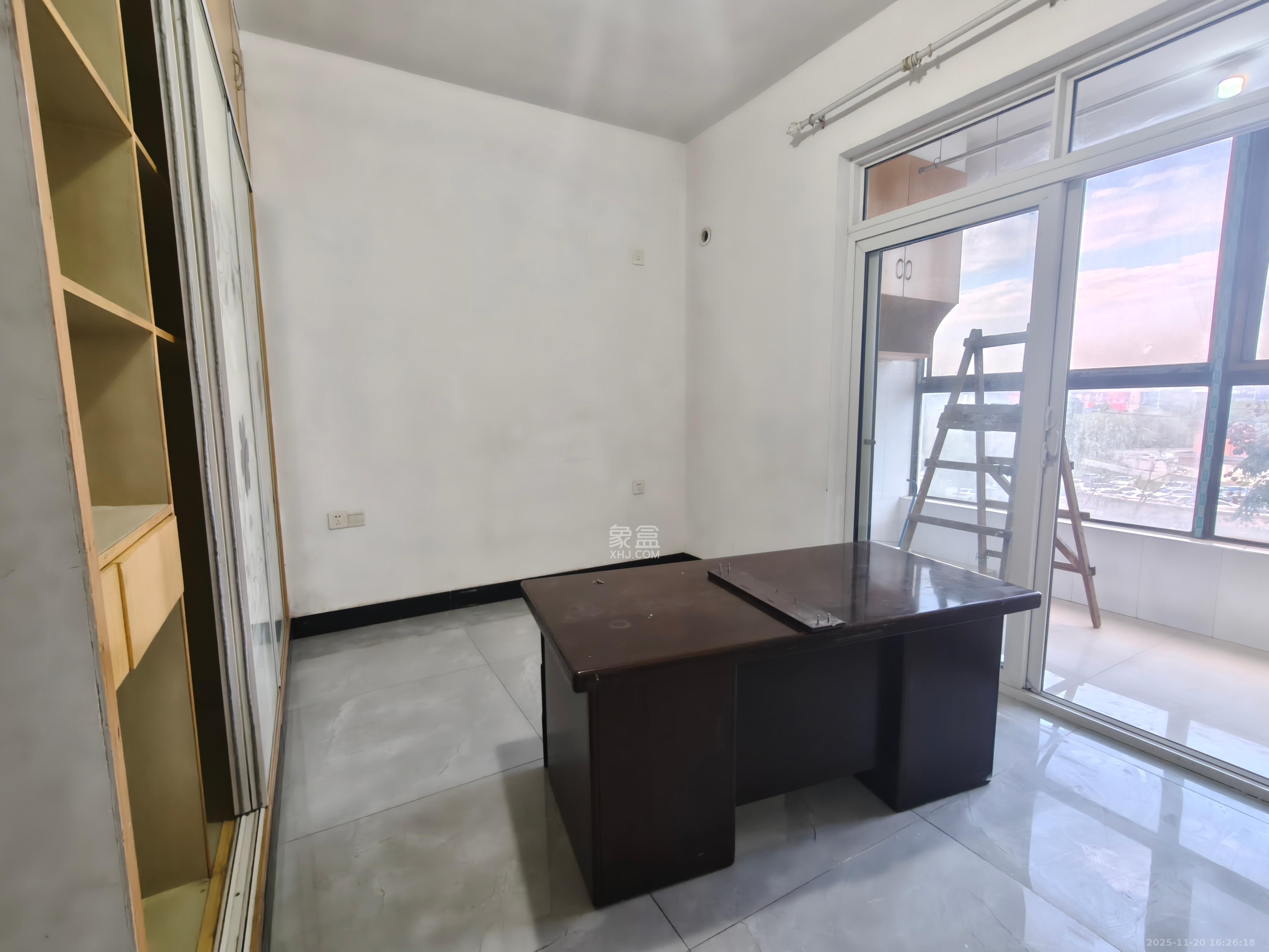 星城福邸（雄天朗郡）  3室2厅2卫    2500.0元/月室内图