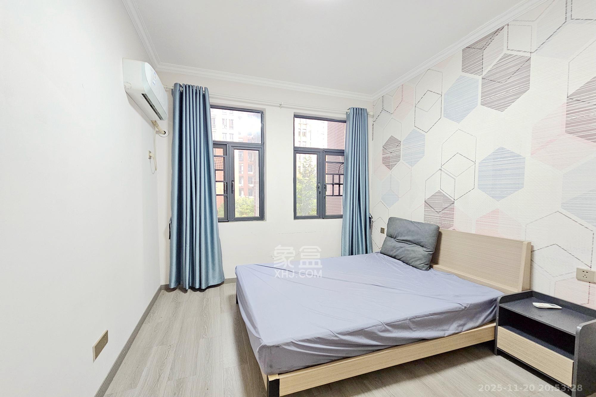 中隆国际御玺  4室2厅3卫    208.0万卧室