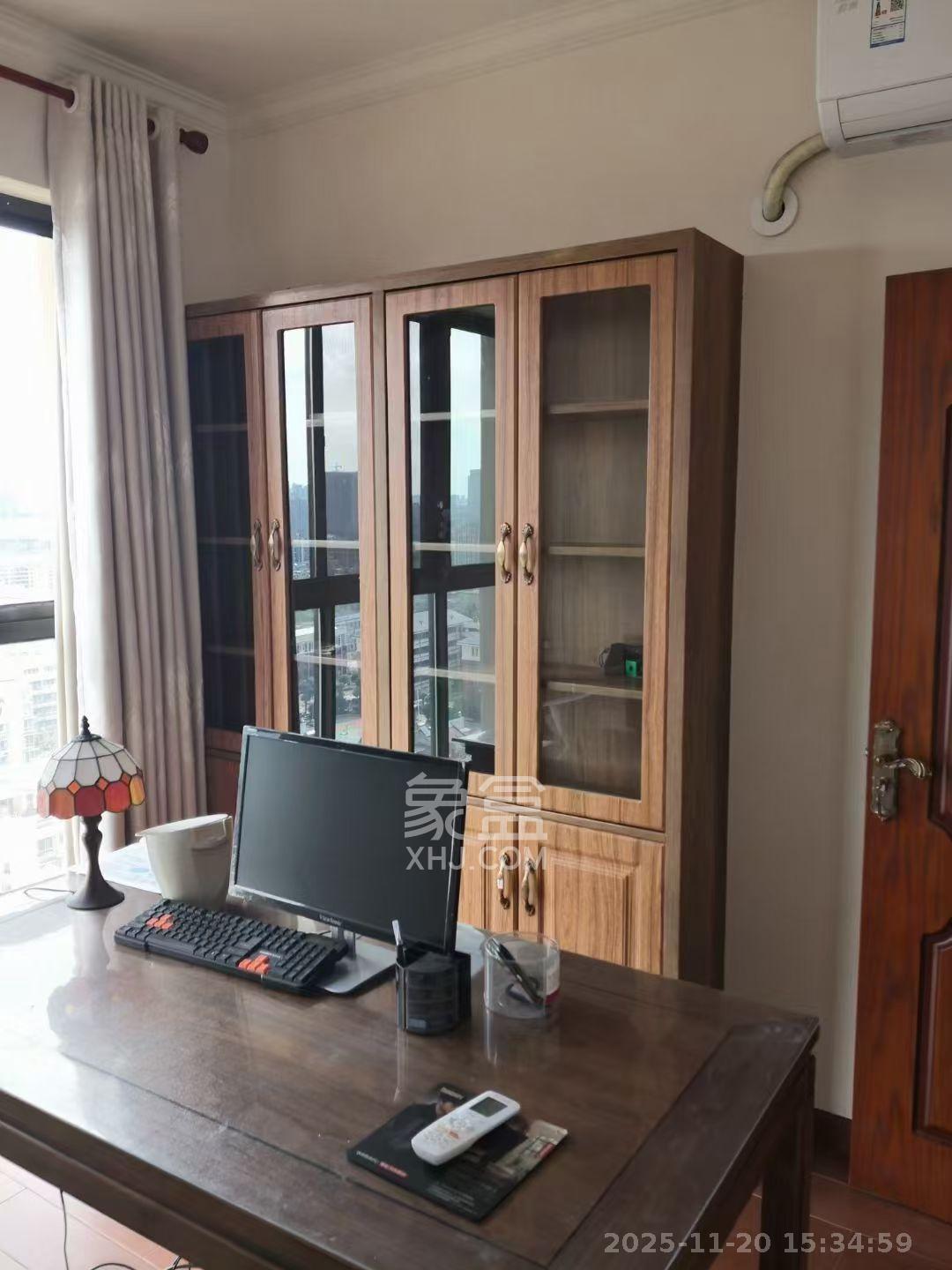 振业城一期  4室2厅2卫    4300.0元/月室内图