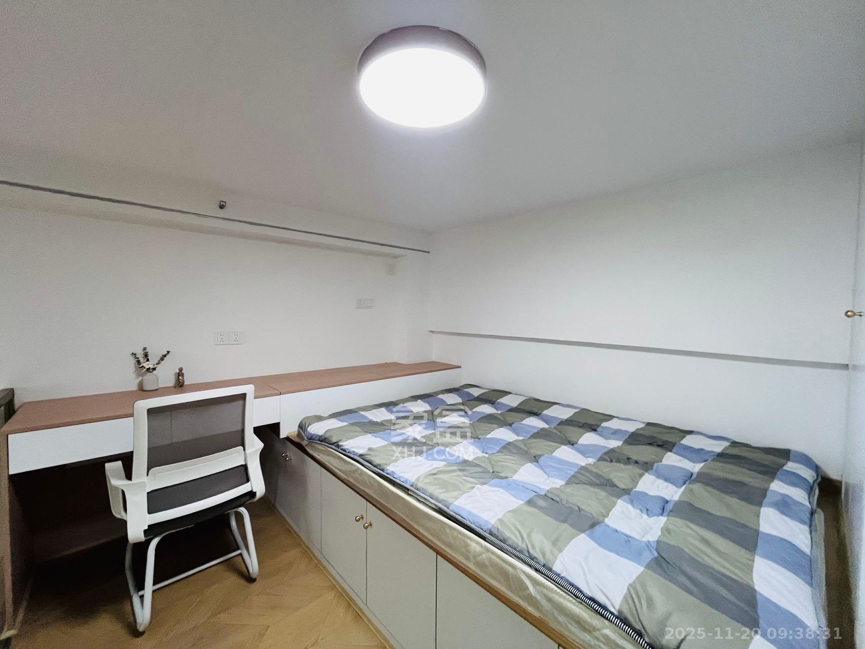 卓越中寰  2室1厅1卫    2700.0元/月室内图