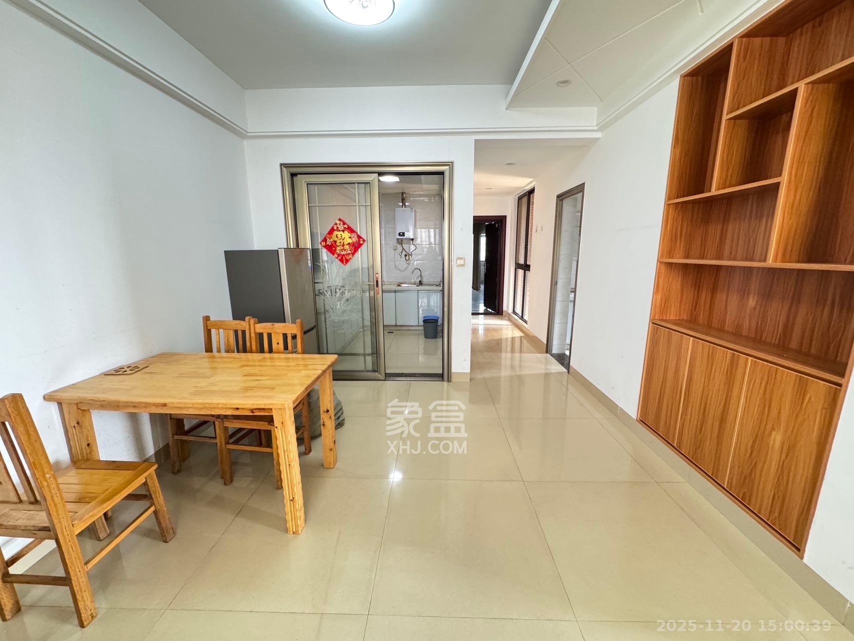 三景华御  3室2厅1卫    1600.0元/月室内图