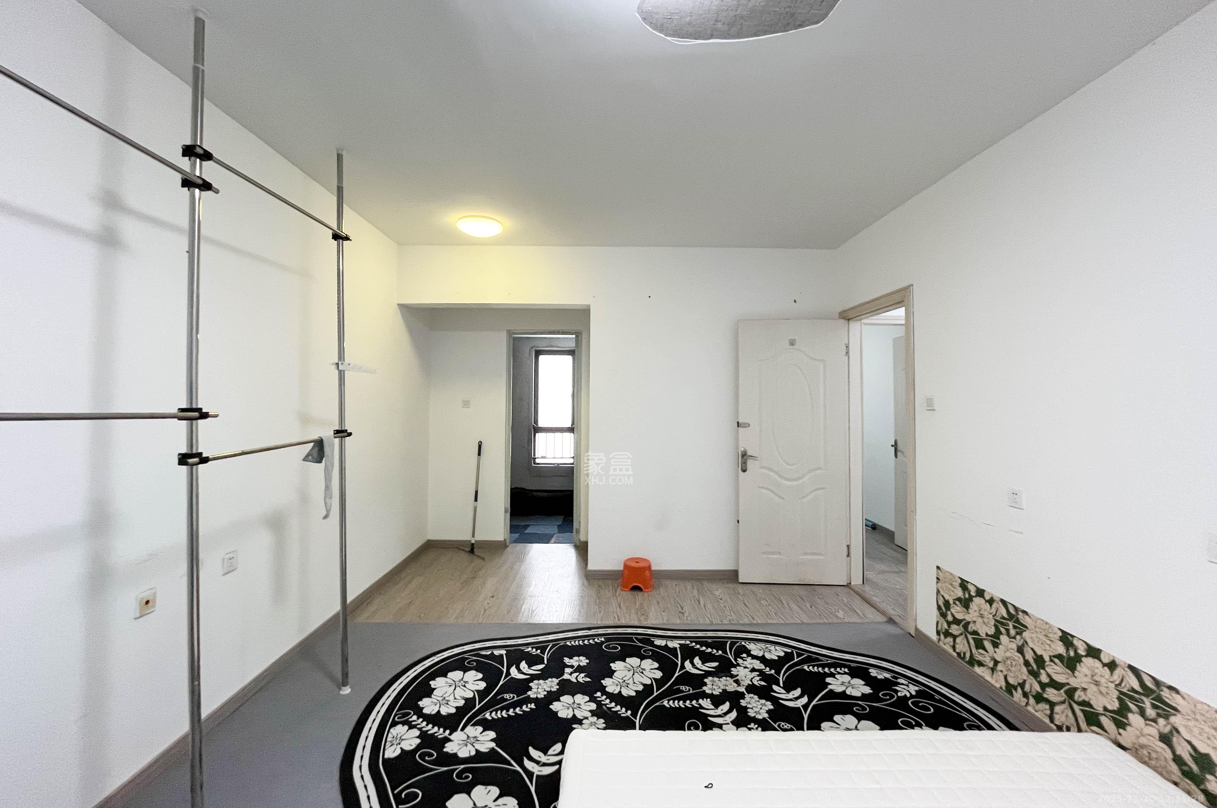 达美D6区  4室2厅1卫    120.0万其他