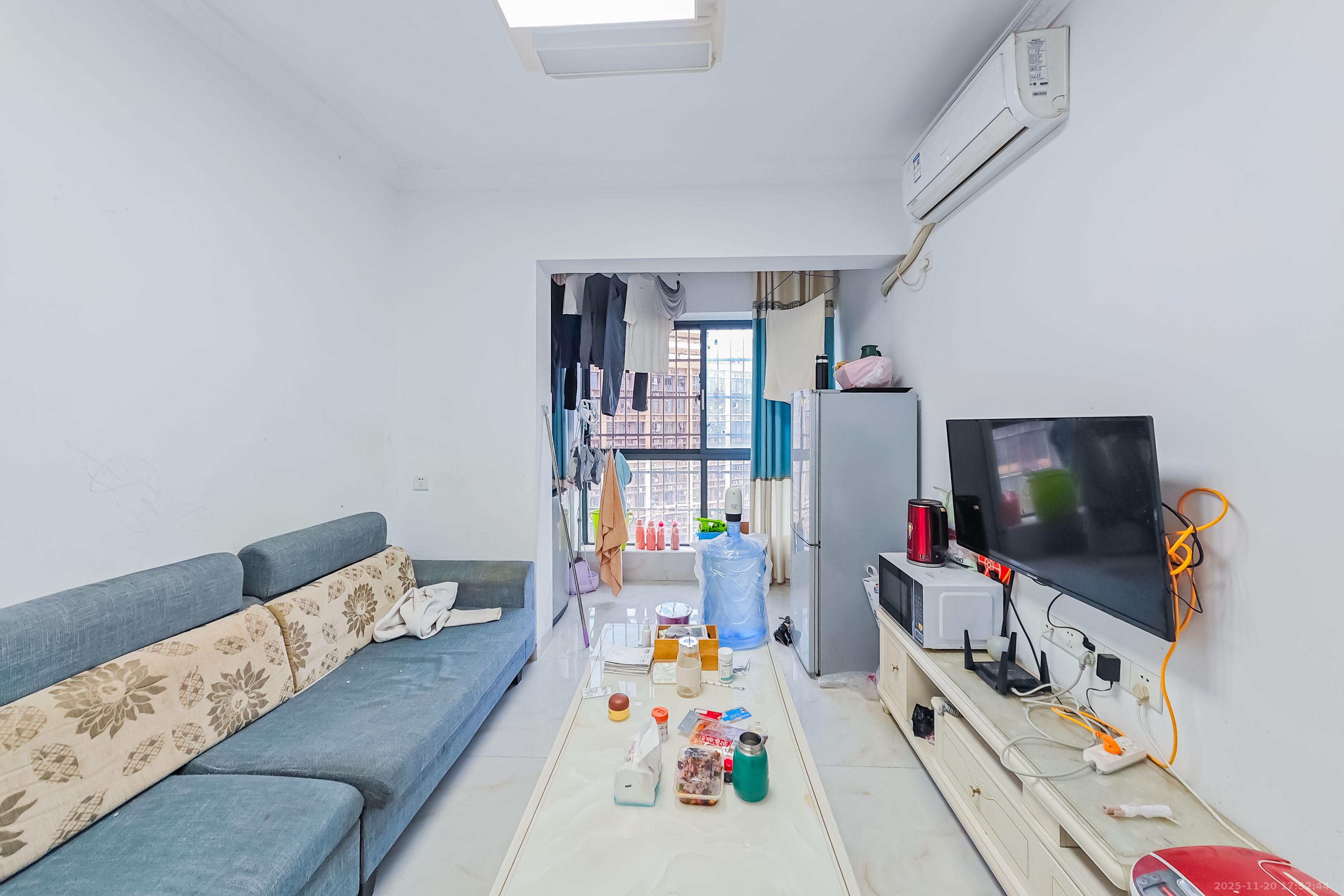 叠彩兰亭 2室1厅1卫 53.8万 叠彩兰亭 2室1厅1卫 53.8万客厅