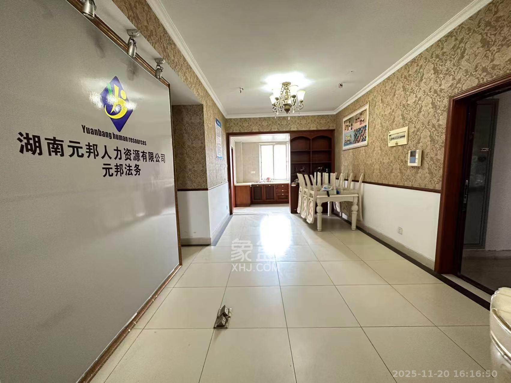 上河国际C区  4室2厅2卫    3500.0元/月室内图