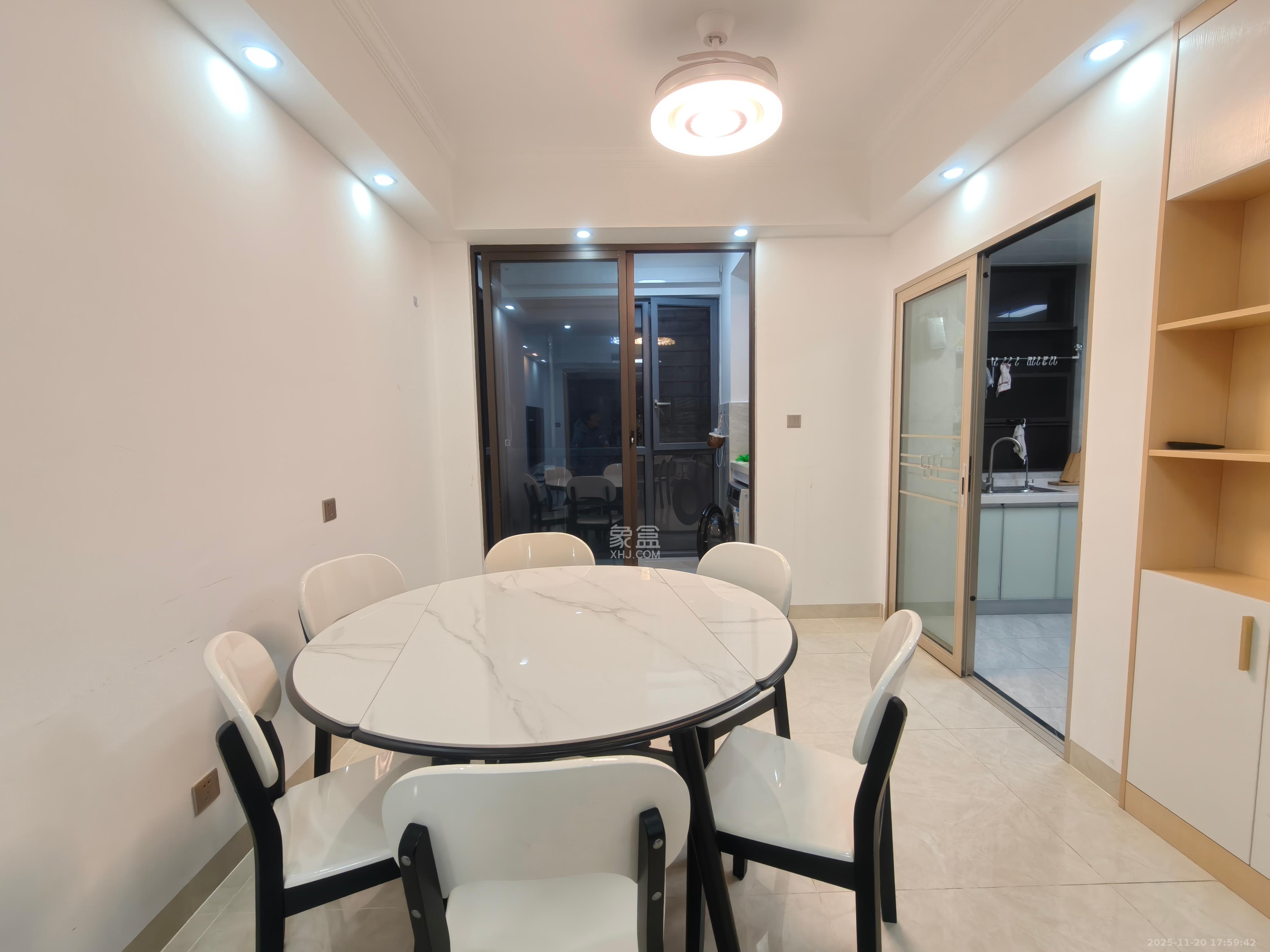 福天星中心(福天星雅苑) 4室2厅2卫 3300.0元/月 福天星中心(福天星雅苑) 4室2厅2卫 3300.0元/月室内图