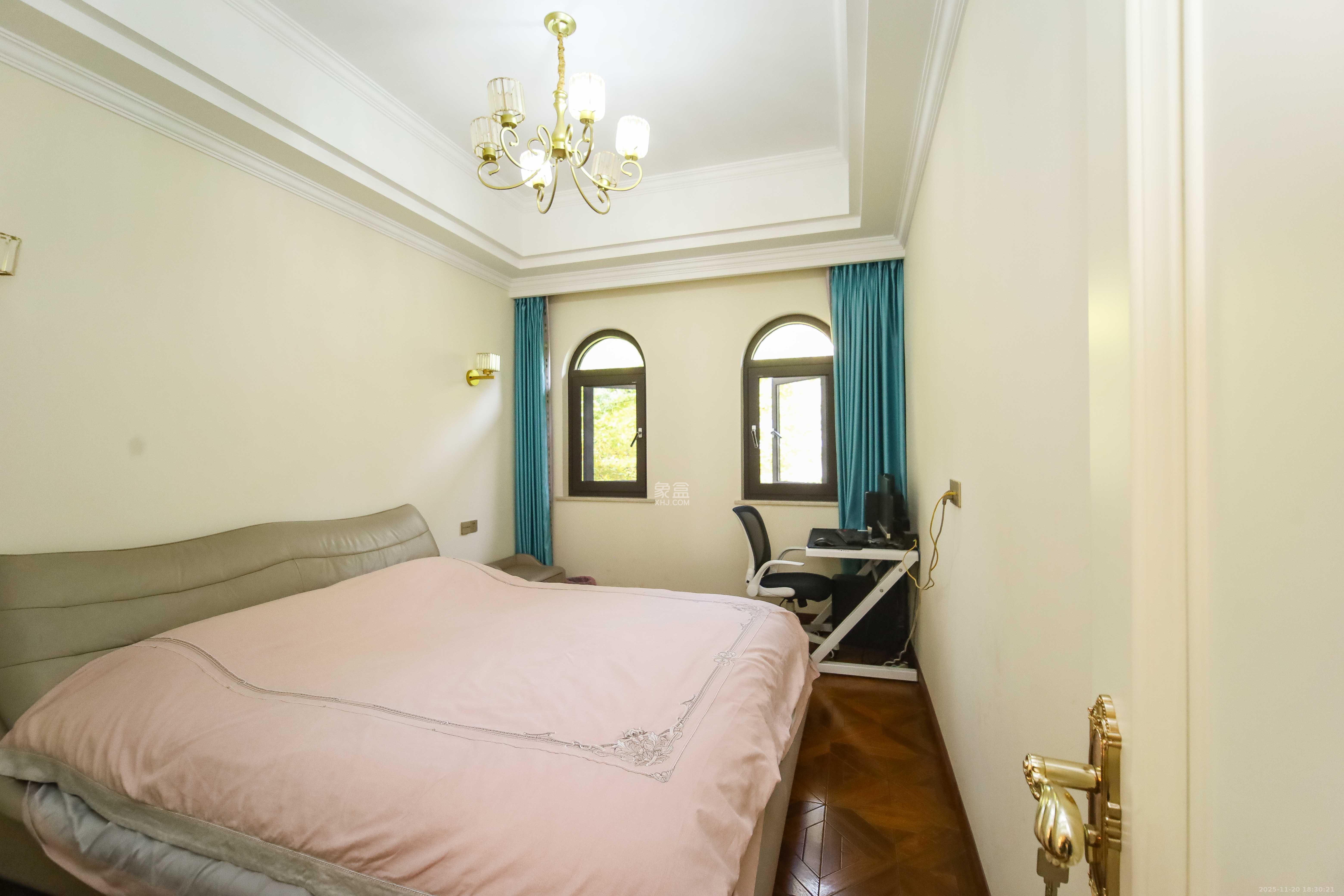 水云间  6室2厅3卫    450.0万卧室