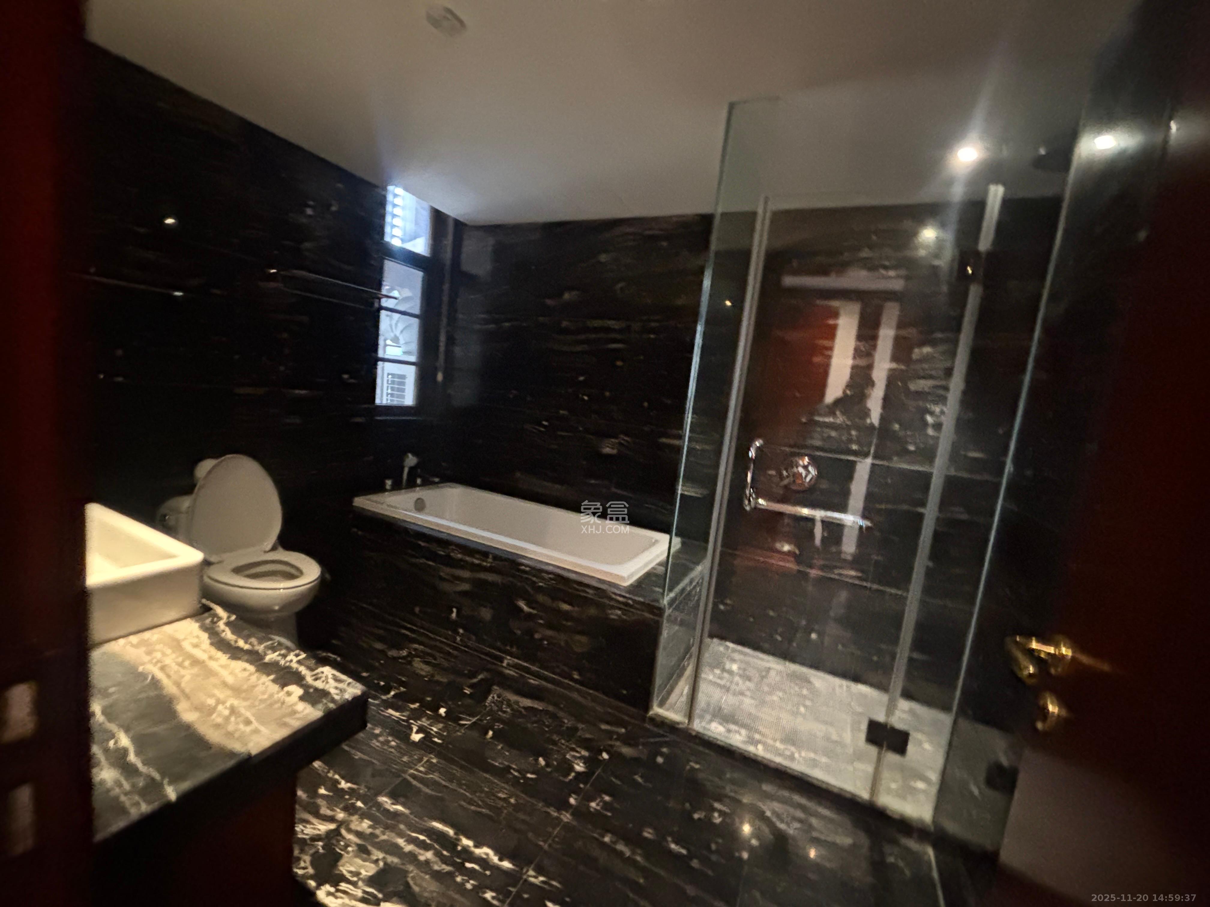 运达中央广场一、二期 3室2厅2卫 9500.0元/月 运达中央广场一、二期 3室2厅2卫 9500.0元/月室内图