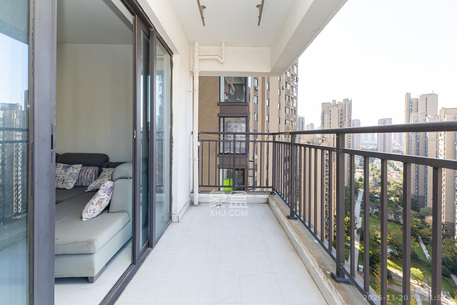 勤诚达境界城  4室2厅2卫    85.0万阳台