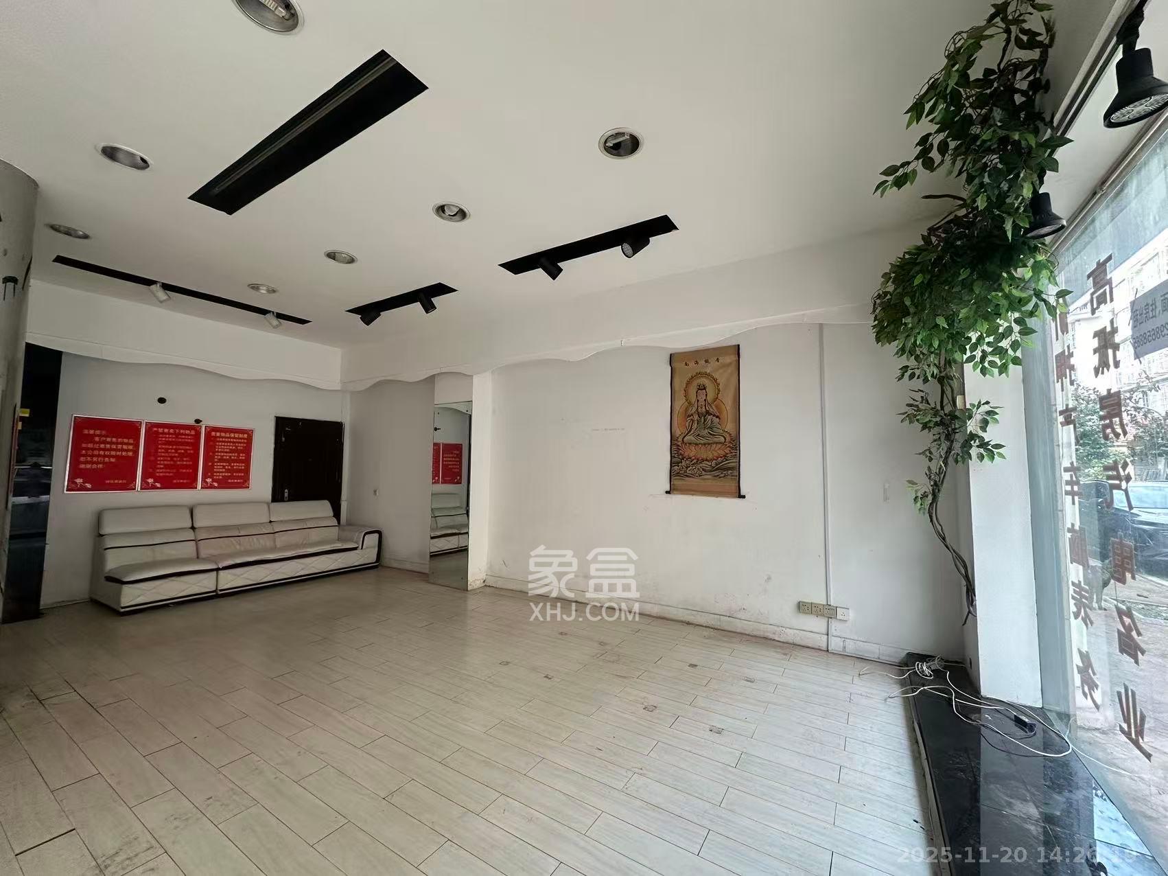 星沙三区 1室5厅5卫 2000.0元/月 星沙三区 1室5厅5卫 2000.0元/月室内图