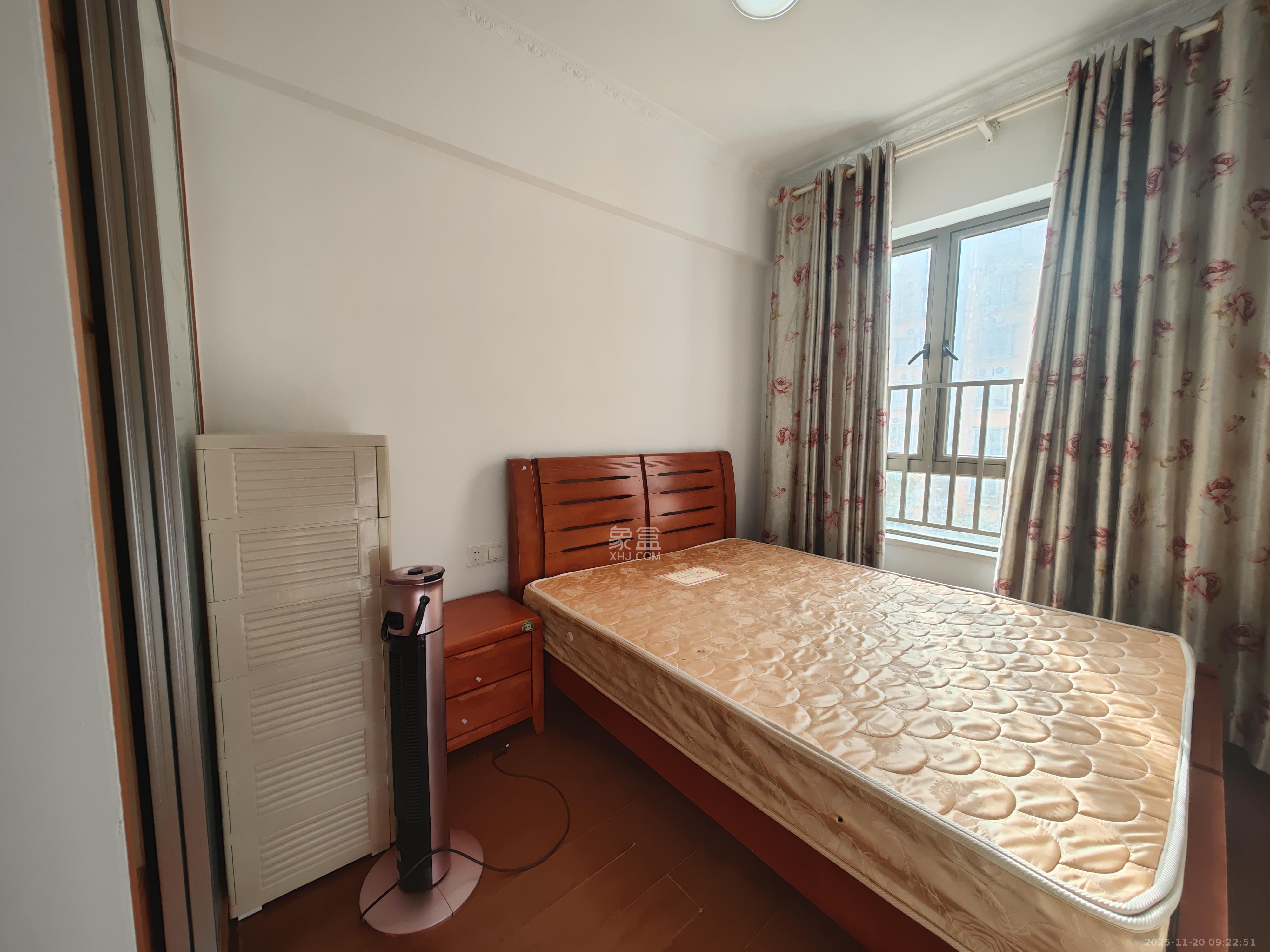 米兰春天  3室2厅1卫    1800.0元/月室内图