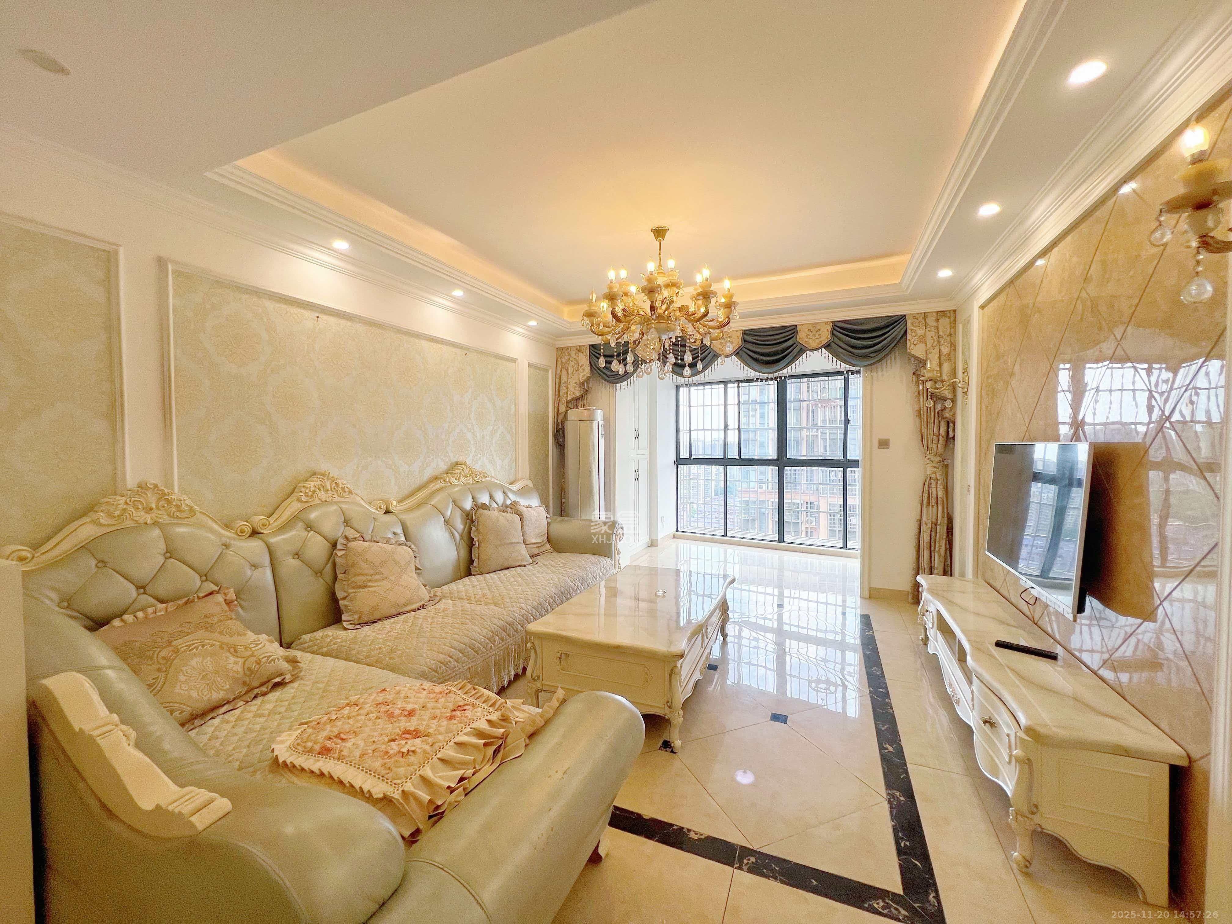 中城丽景香山园 3室2厅2卫 3500.0元/月 中城丽景香山园 3室2厅2卫 3500.0元/月室内图