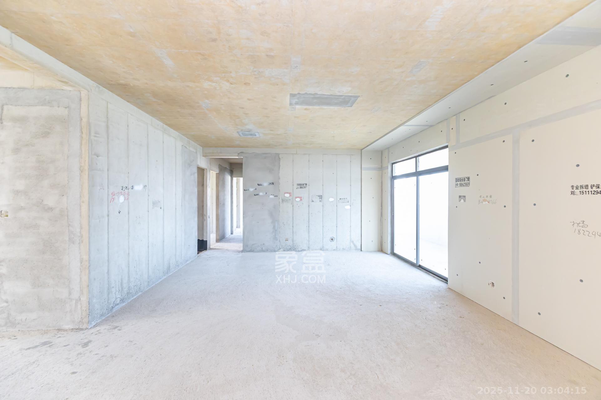 润和湘江天地E区 5室2厅2卫 240.0万 润和湘江天地E区 5室2厅2卫 240.0万客厅