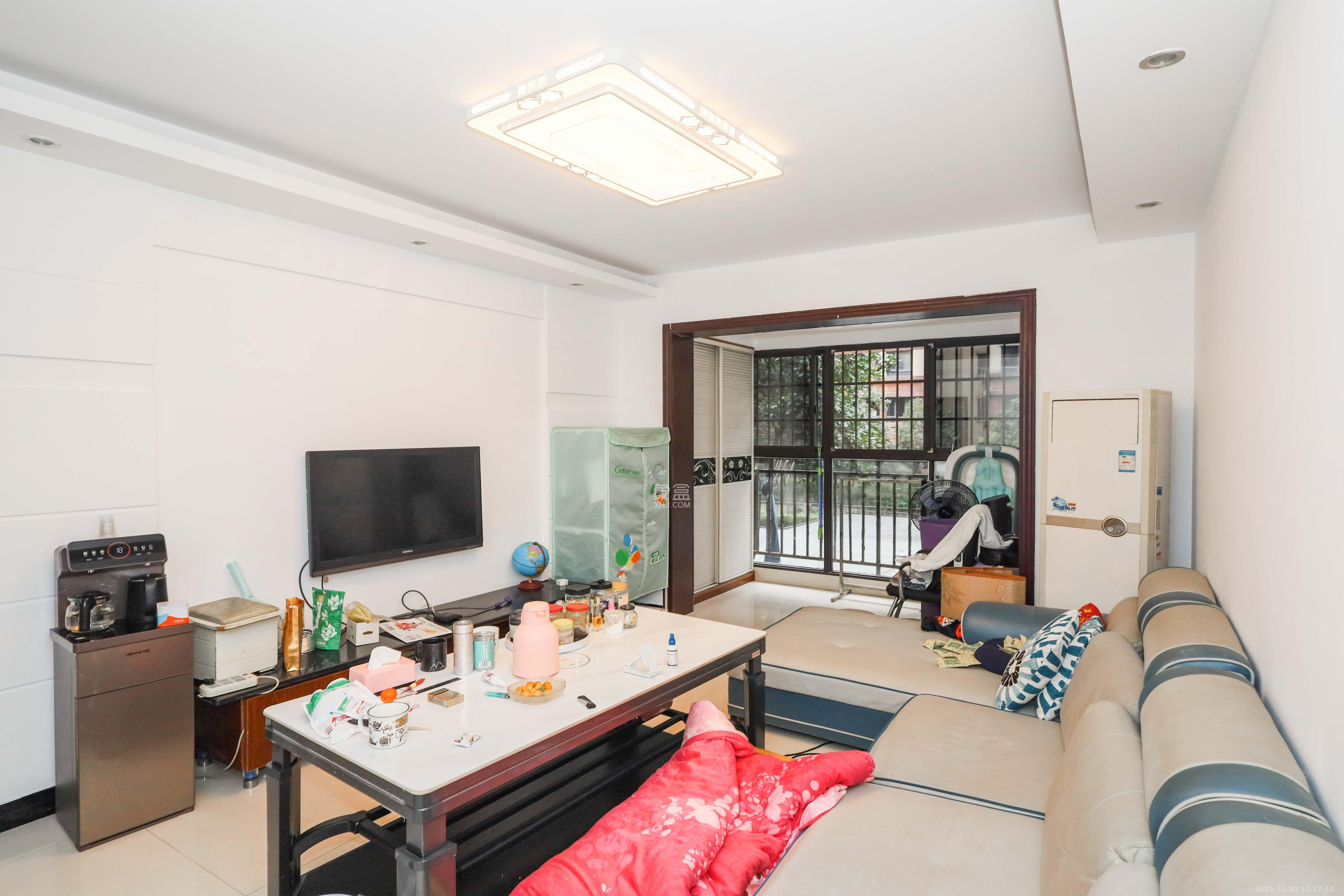 保利麓谷林语E区 3室2厅1卫 65.0万 保利麓谷林语E区 3室2厅1卫 65.0万客厅