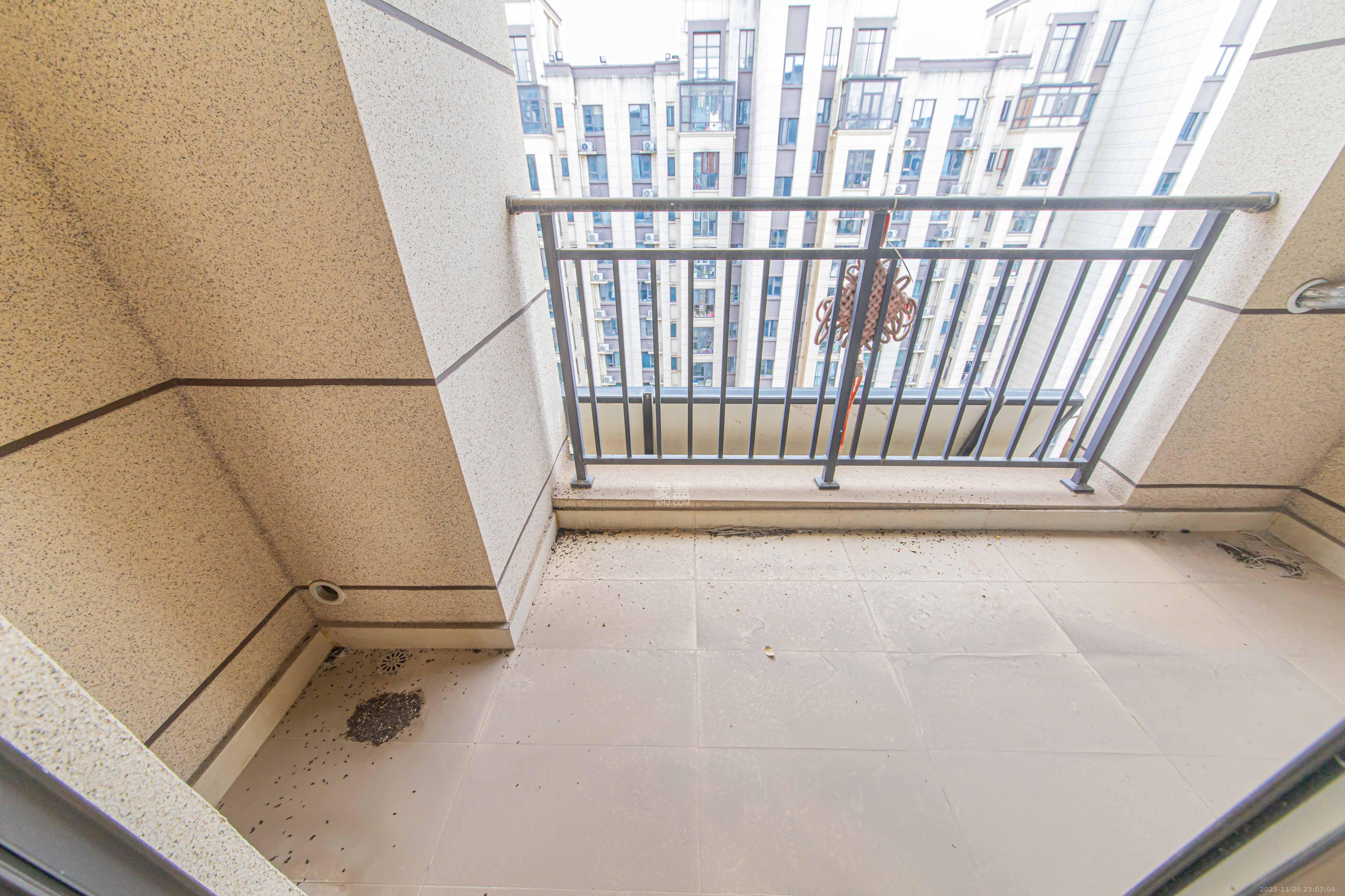 中海新城熙岸(中信新城五期) 3室2厅2卫 102.8万 中海新城熙岸(中信新城五期) 3室2厅2卫 102.8万阳台