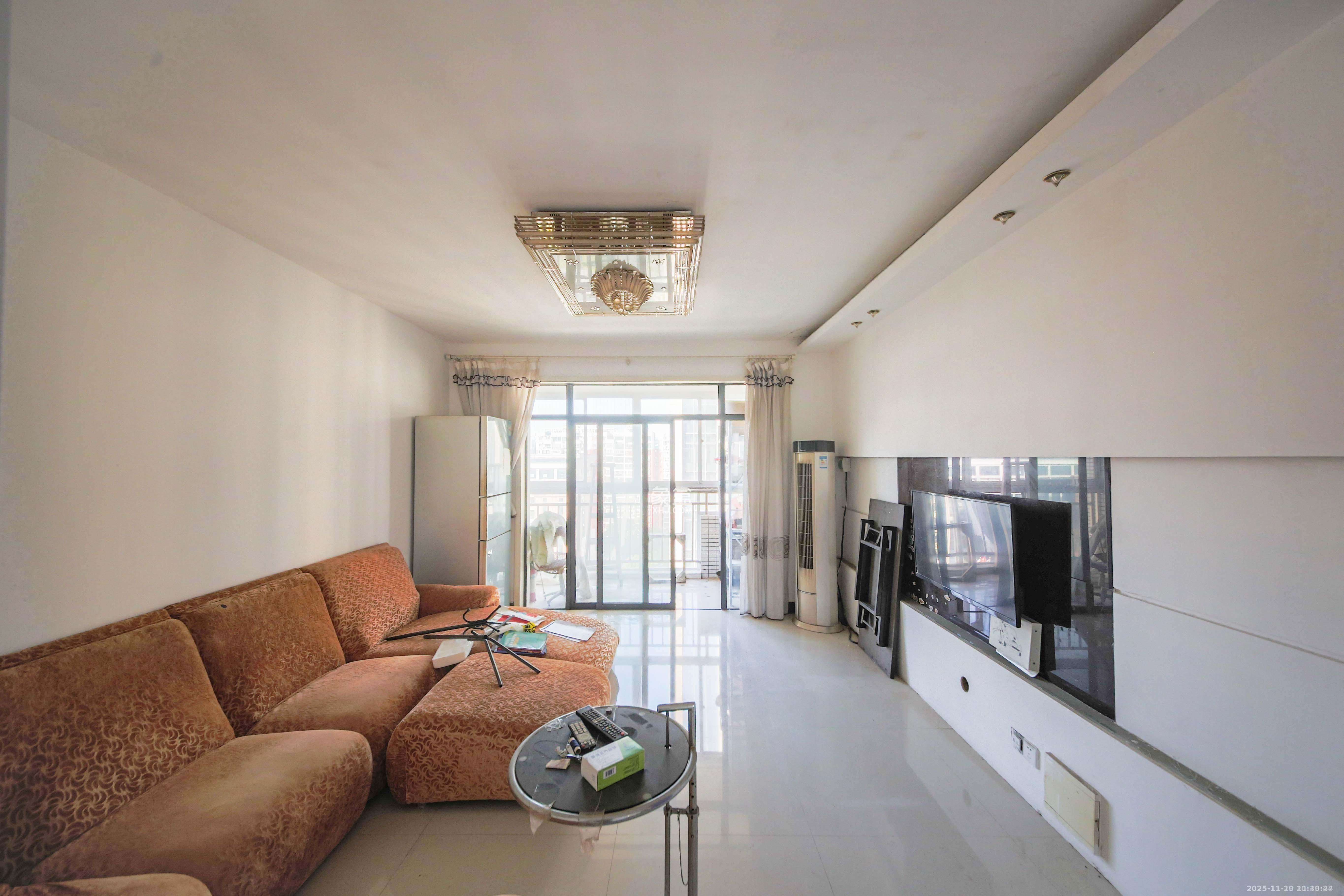 满庭芳小区  3室2厅2卫    3000.0元/月室内图