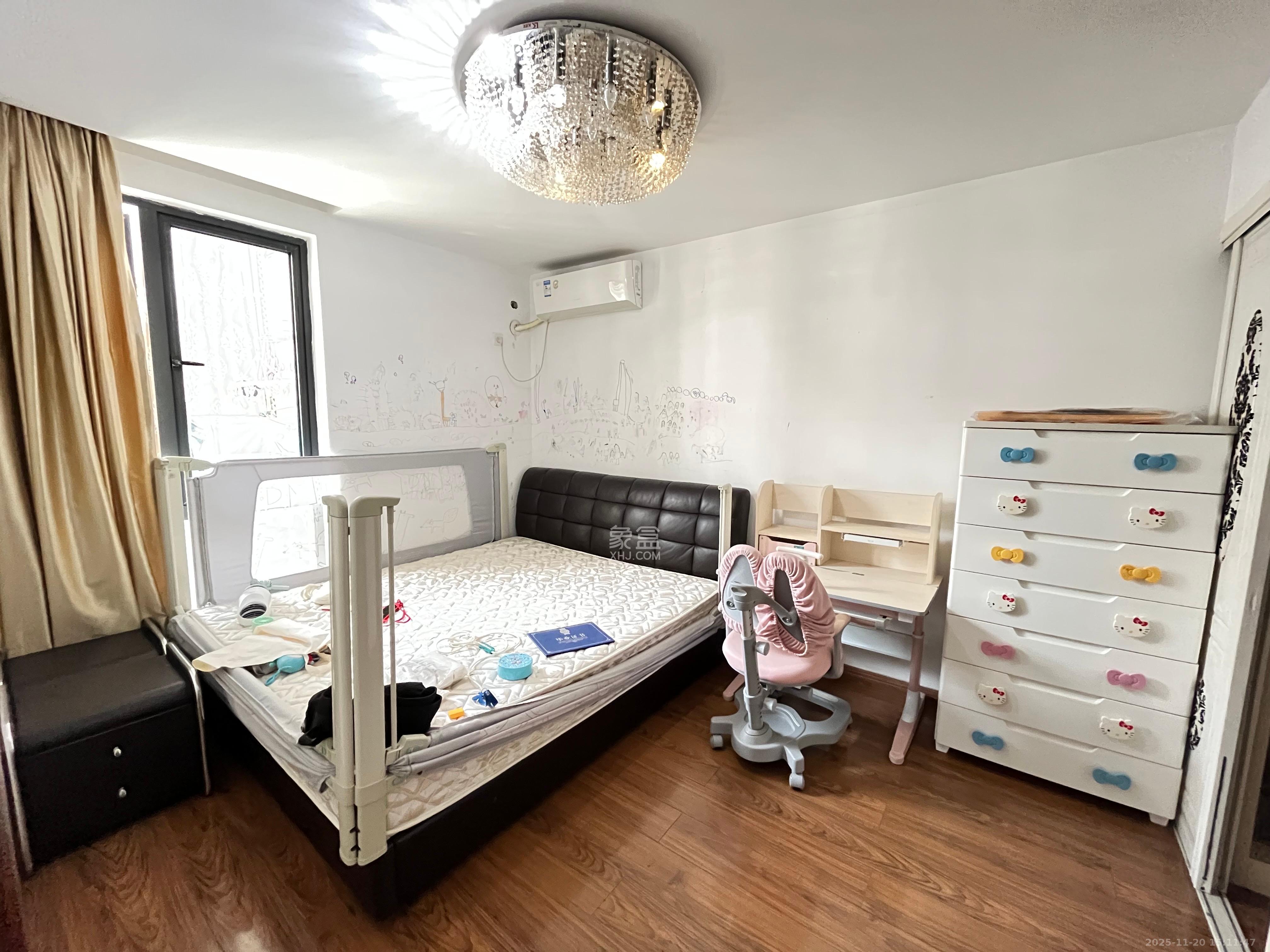 阳光100三期 3室2厅1卫 2200.0元/月 阳光100三期 3室2厅1卫 2200.0元/月室内图