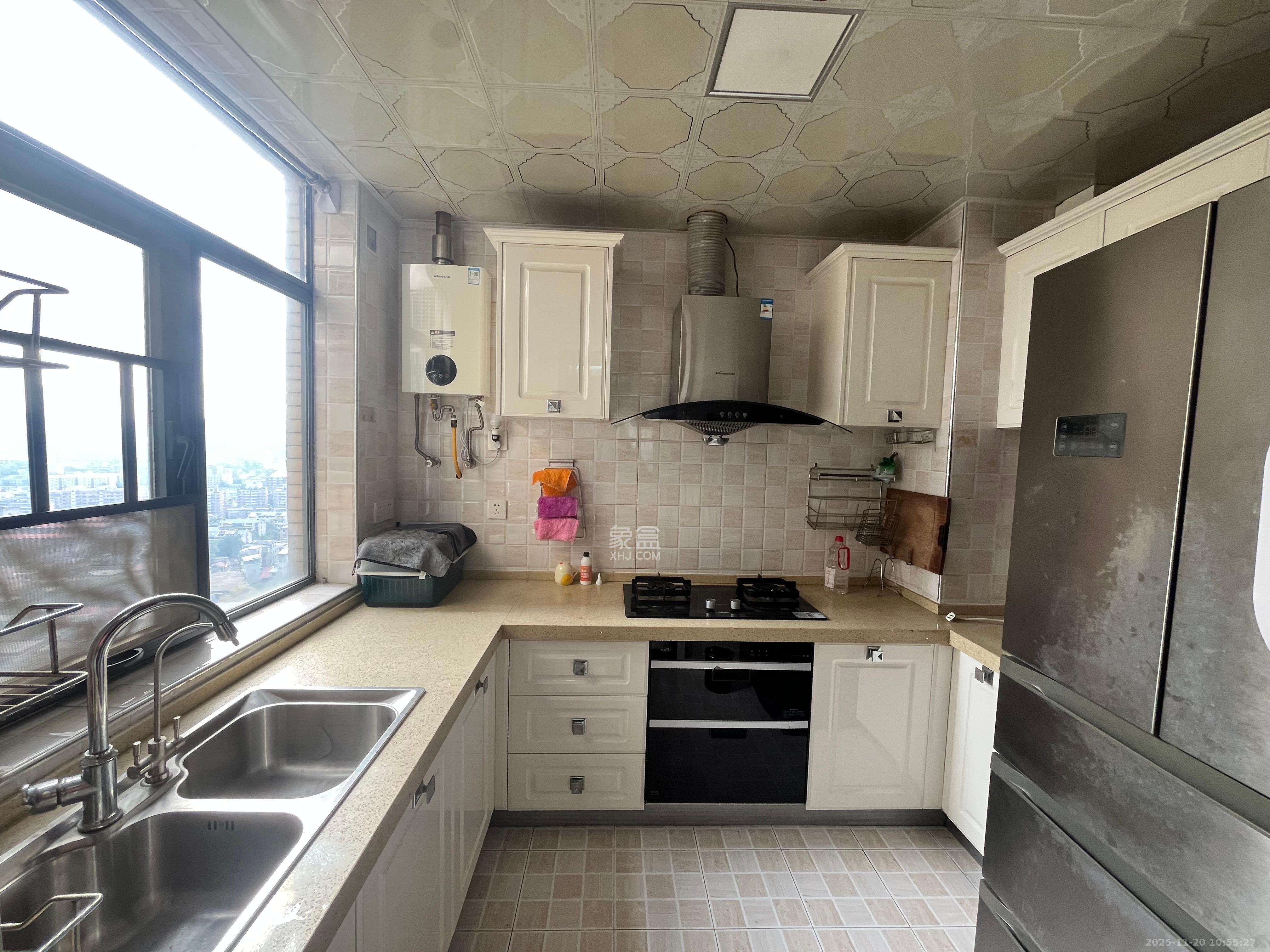 星城书香苑(星城书院) 3室2厅2卫 3800.0元/月 星城书香苑(星城书院) 3室2厅2卫 3800.0元/月室内图