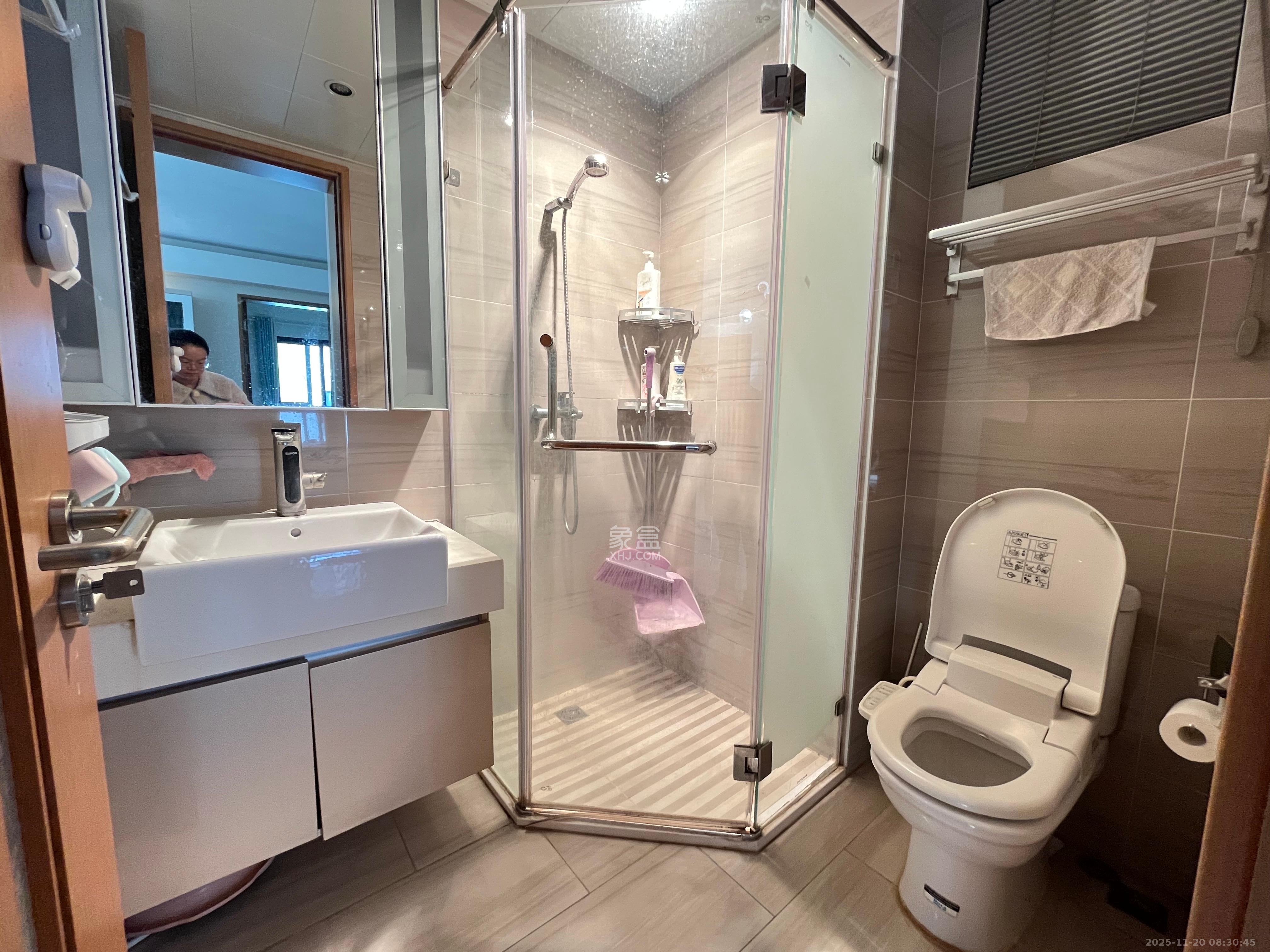 阳光100一期、四五期  3室2厅2卫    3300.0元/月室内图