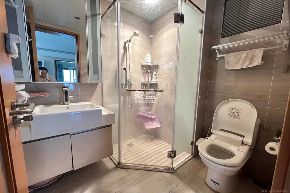 阳光100一期、四五期 3室2厅2卫 3300.0元/月 阳光100一期、四五期 3室2厅2卫 3300.0元/月室内图