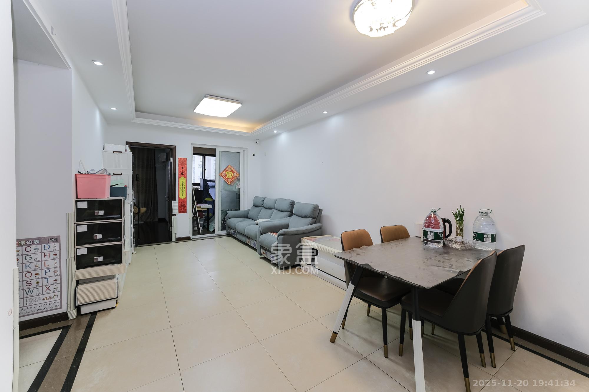 郡原居里 2室2厅1卫 45.0万 郡原居里 2室2厅1卫 45.0万客厅