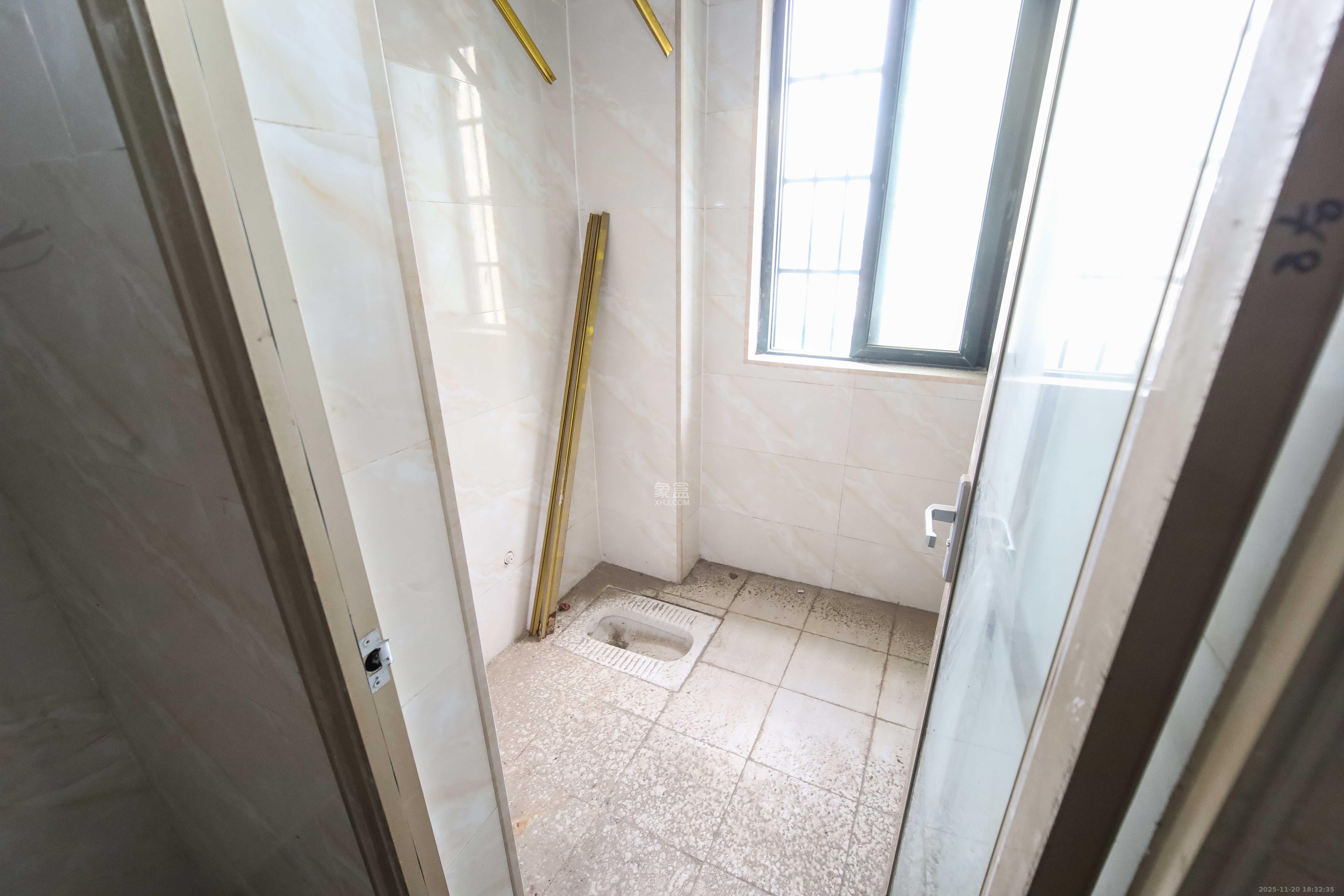 东玺门 3室2厅1卫 66.8万 东玺门 3室2厅1卫 66.8万卫生间