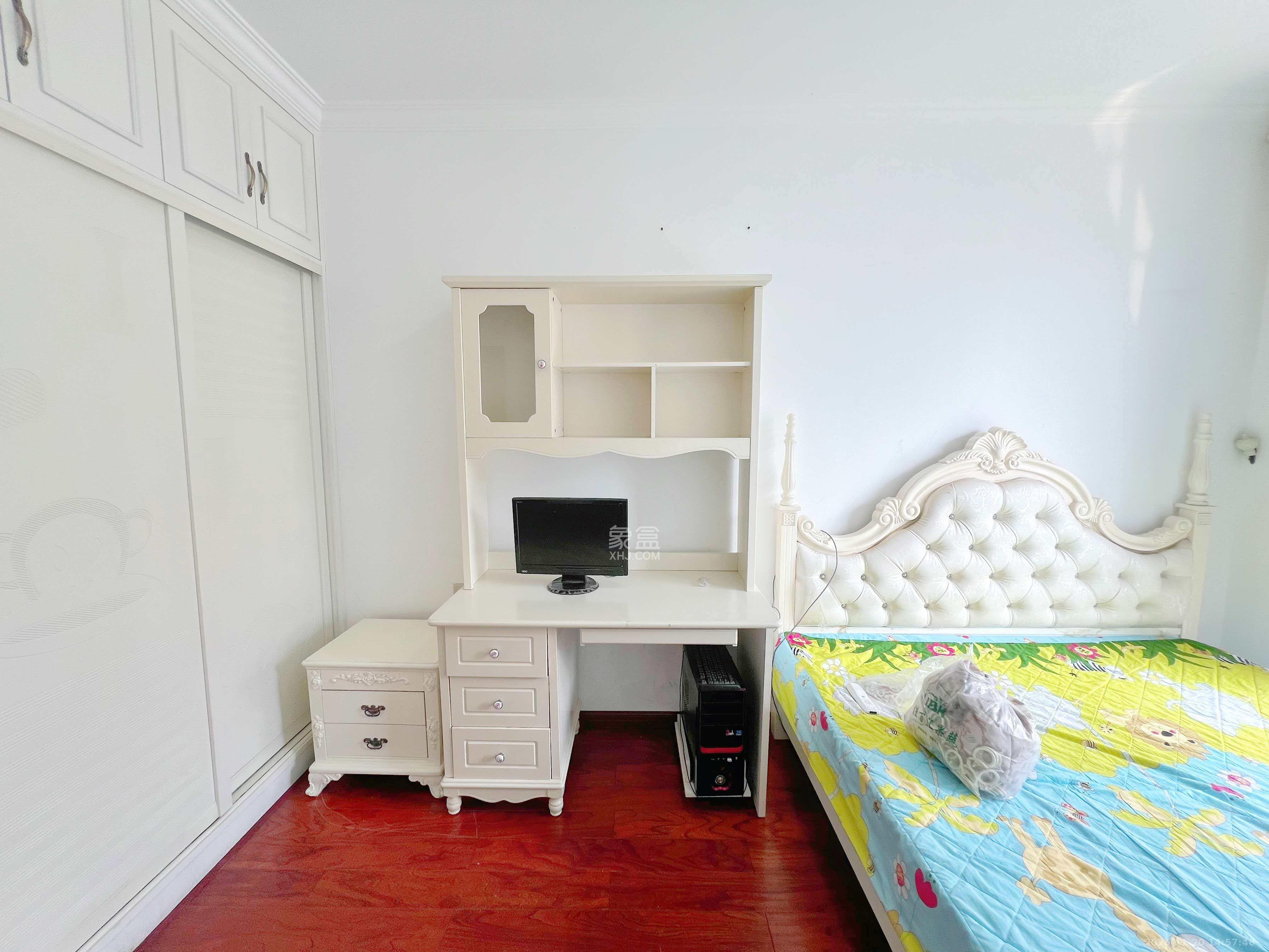 中城丽景香山园 3室2厅2卫 3500.0元/月 中城丽景香山园 3室2厅2卫 3500.0元/月室内图