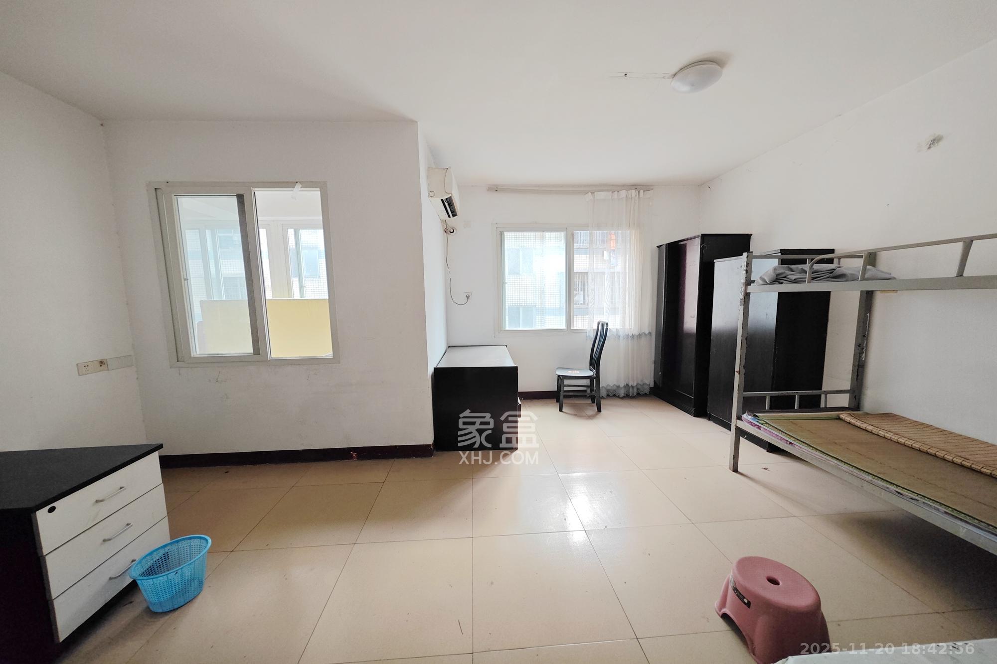 天韵家园  3室2厅2卫    55.0万卧室