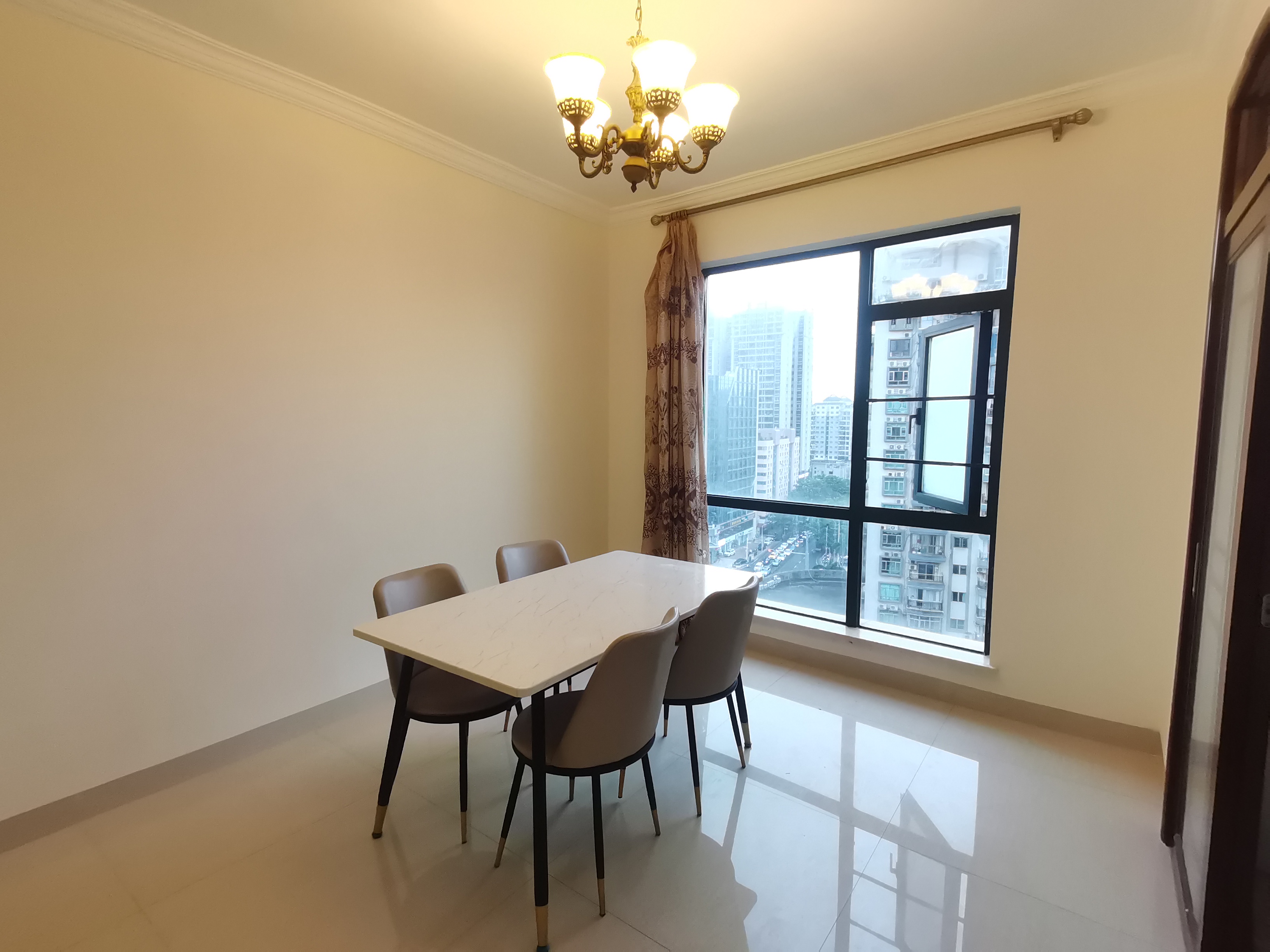 海阔天空-国瑞城一期(名仕苑) 3室2厅2卫 4300.0元/月 海阔天空-国瑞城一期(名仕苑) 3室2厅2卫 4300.0元/月室内图